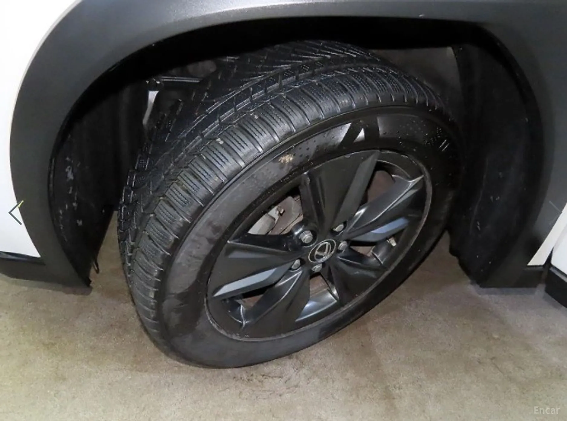 Lexus UX250h превью 20