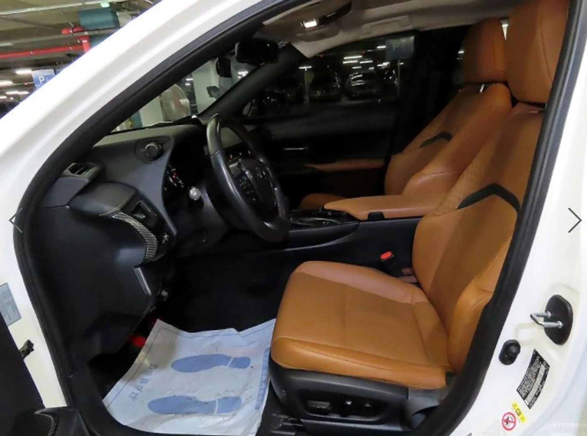 Lexus UX250h превью 6