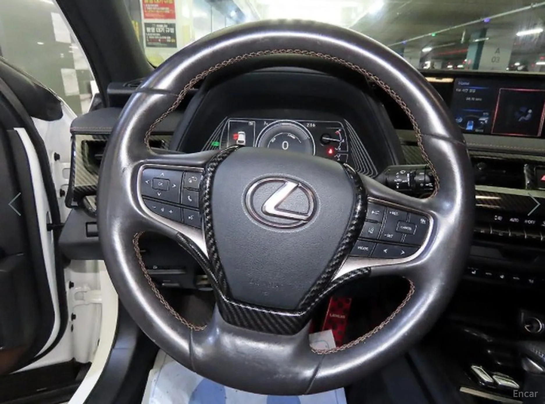 Lexus UX250h превью 8