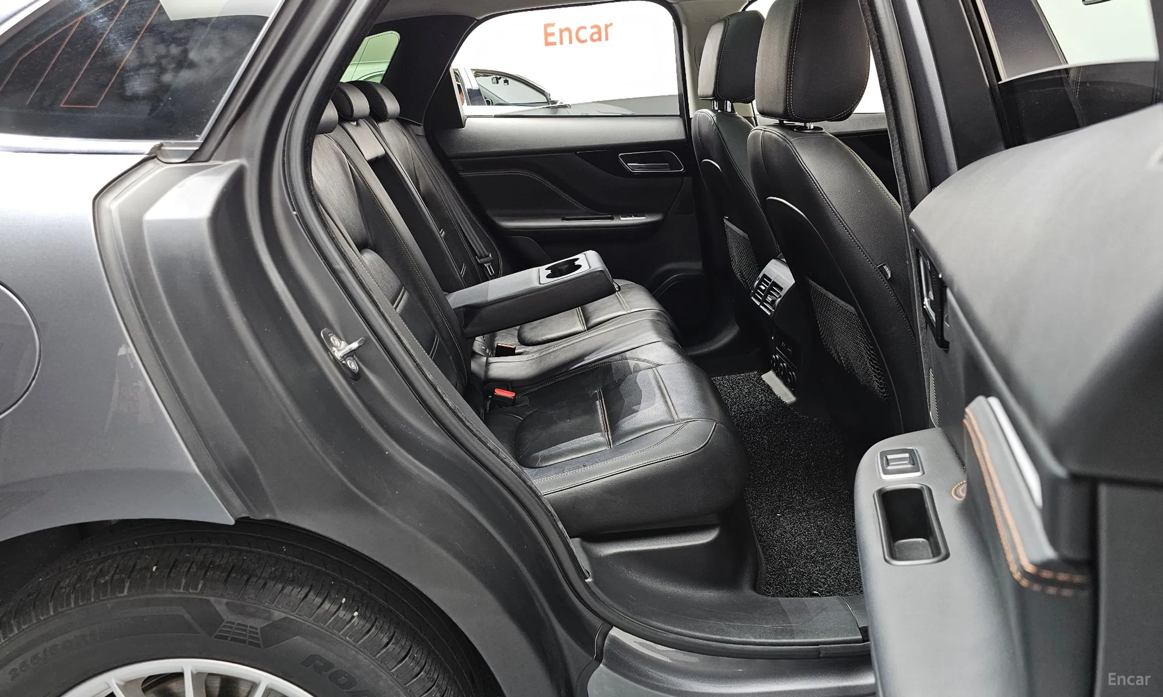 Jaguar F-PACE превью 12