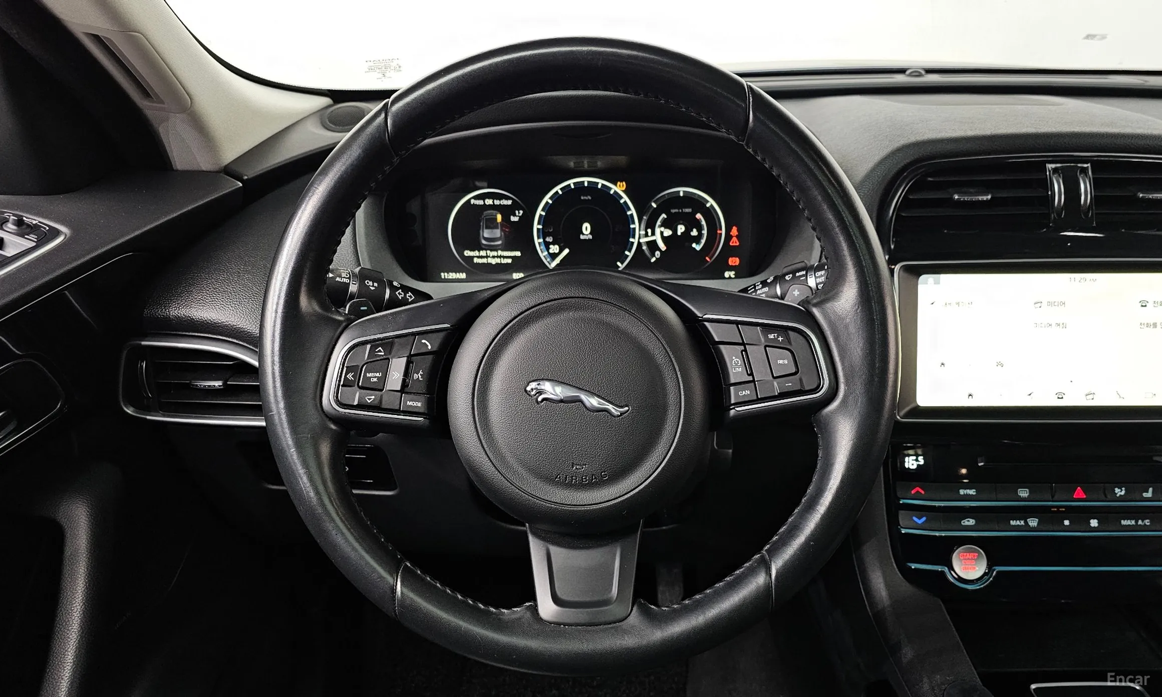 Jaguar F-PACE превью 13