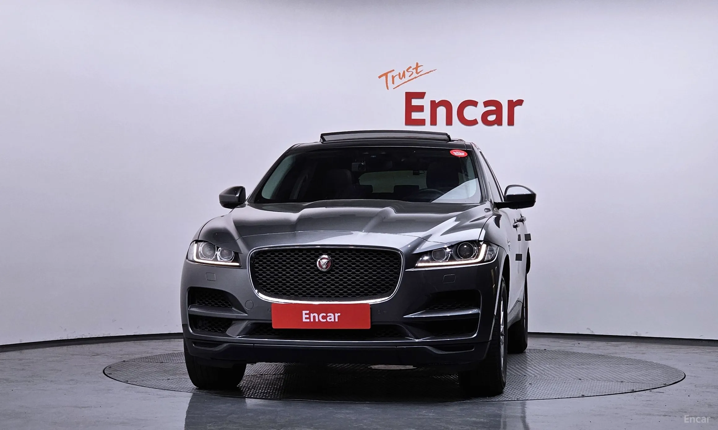 Jaguar F-PACE превью 3