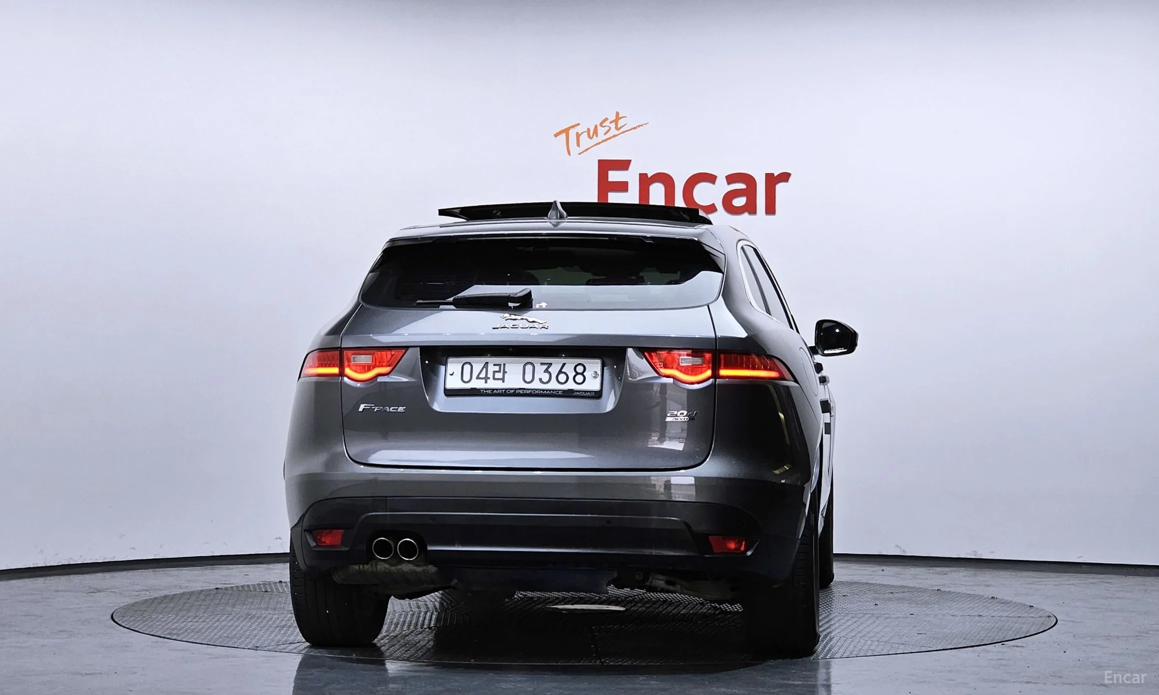 Jaguar F-PACE превью 4