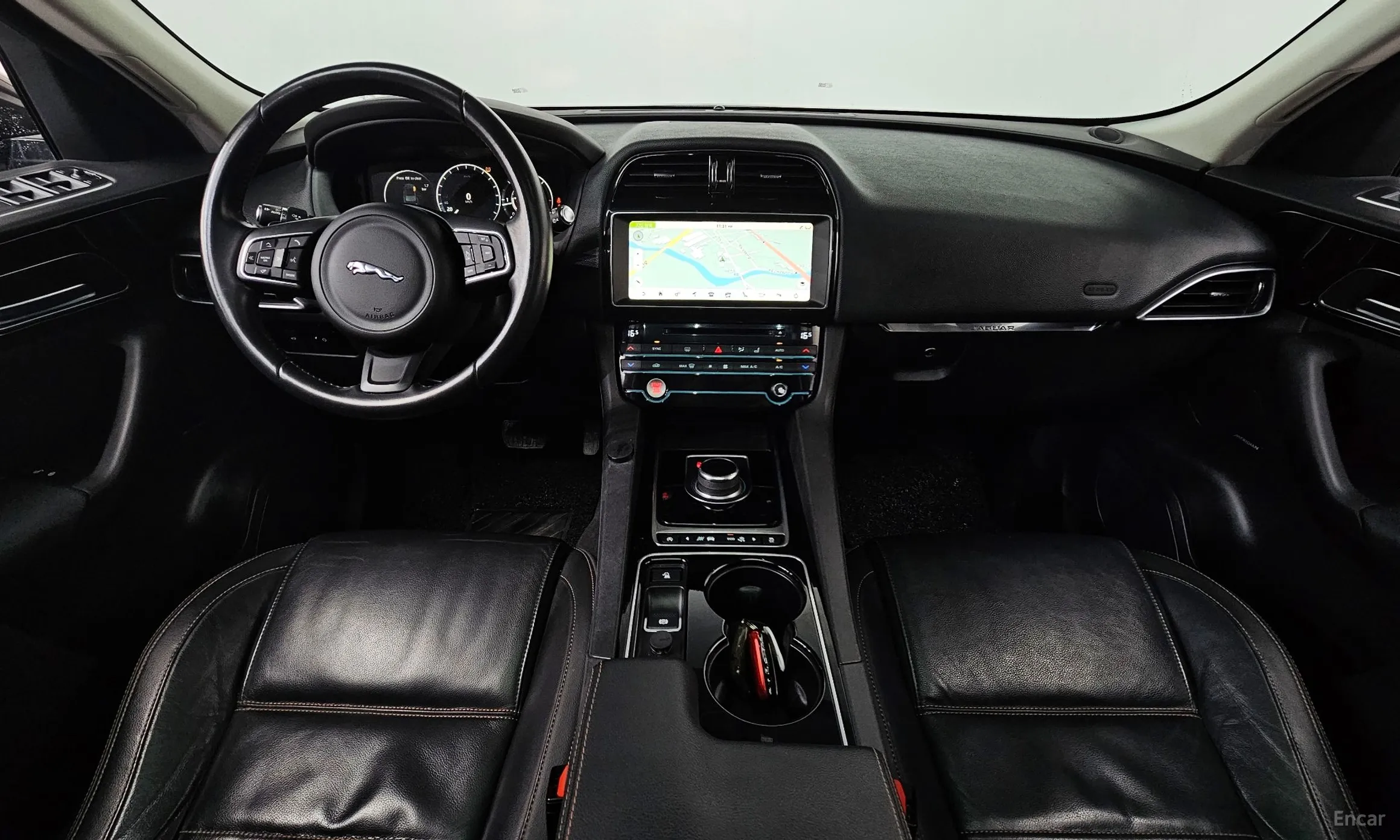 Jaguar F-PACE превью 7