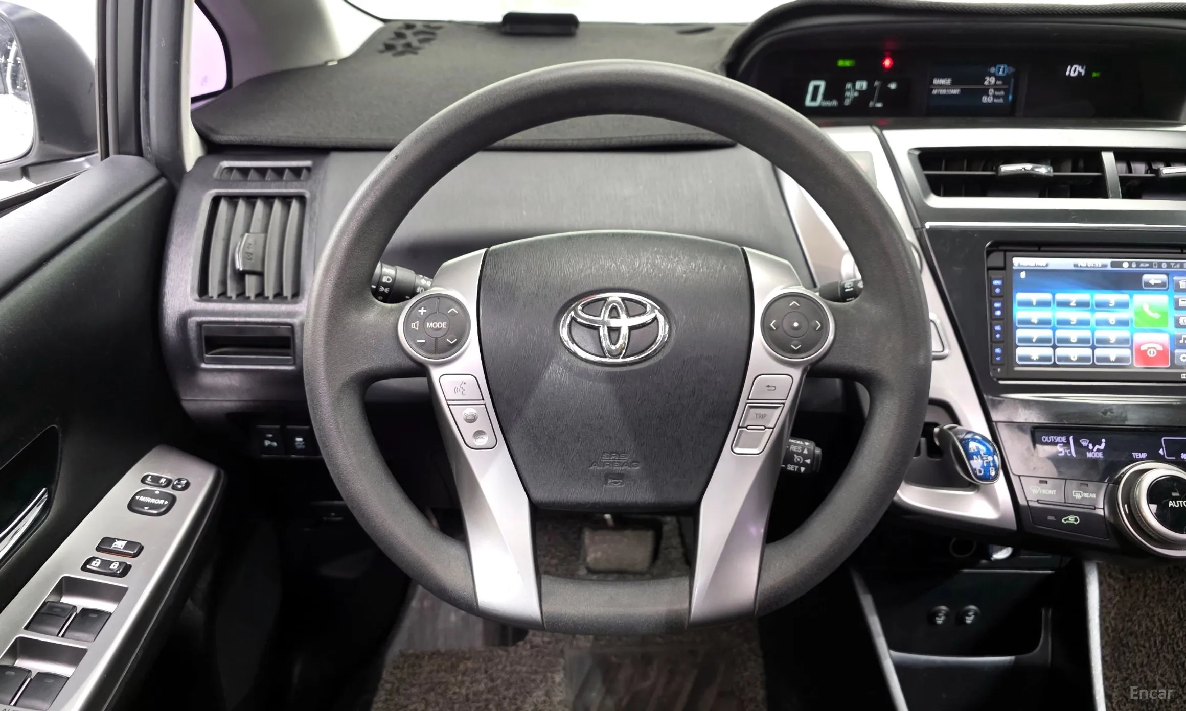 Toyota Prius V превью 13