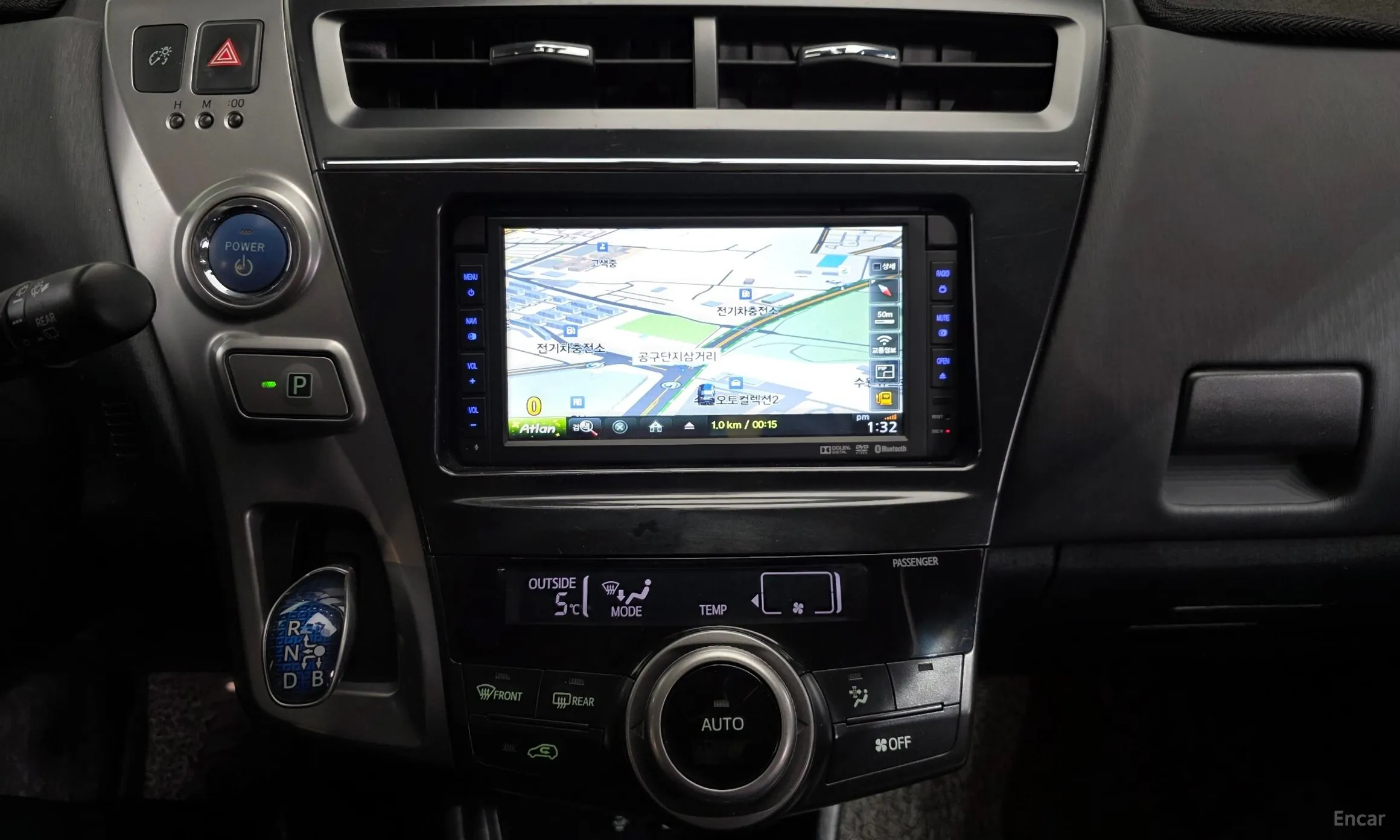 Toyota Prius V превью 14