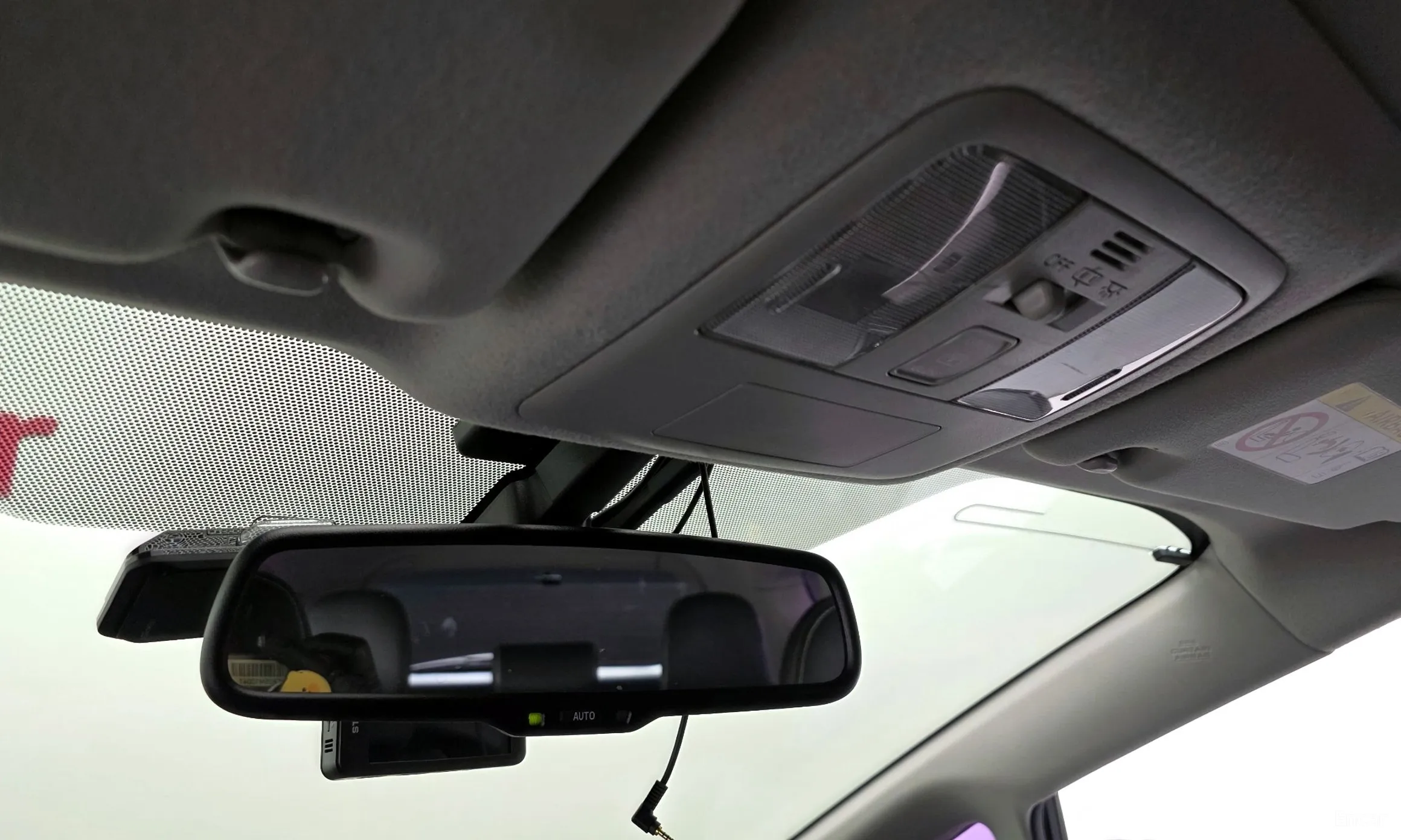 Toyota Prius V превью 17