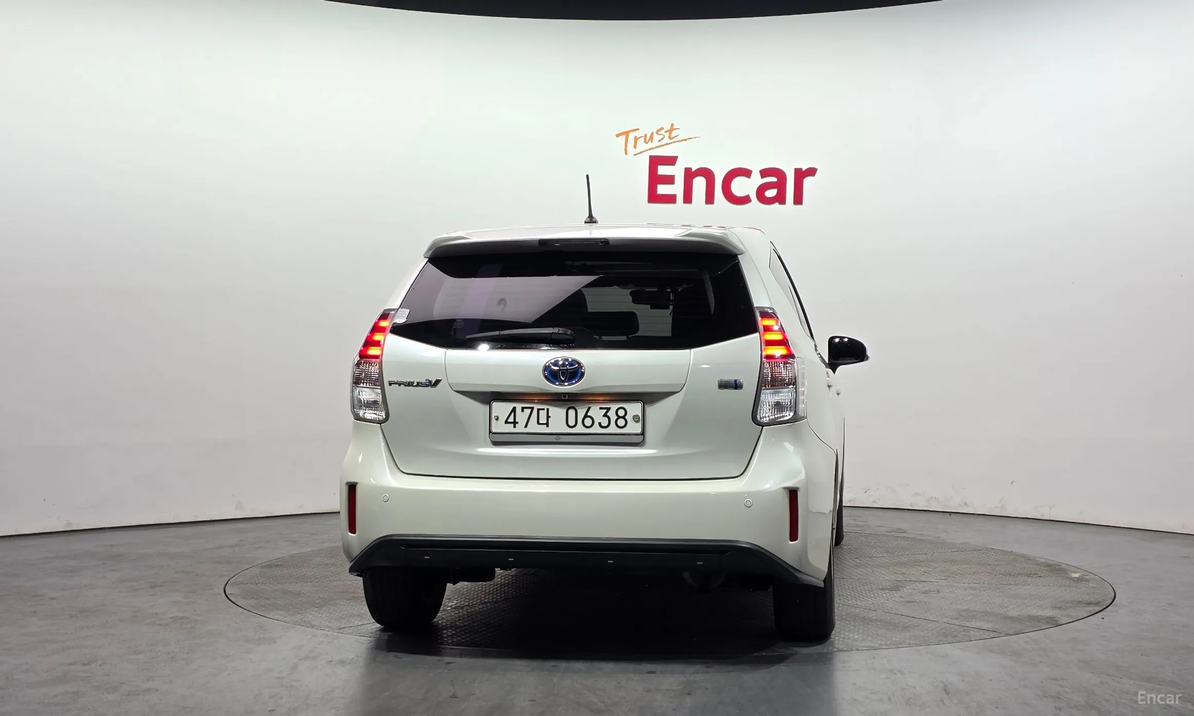 Toyota Prius V превью 4