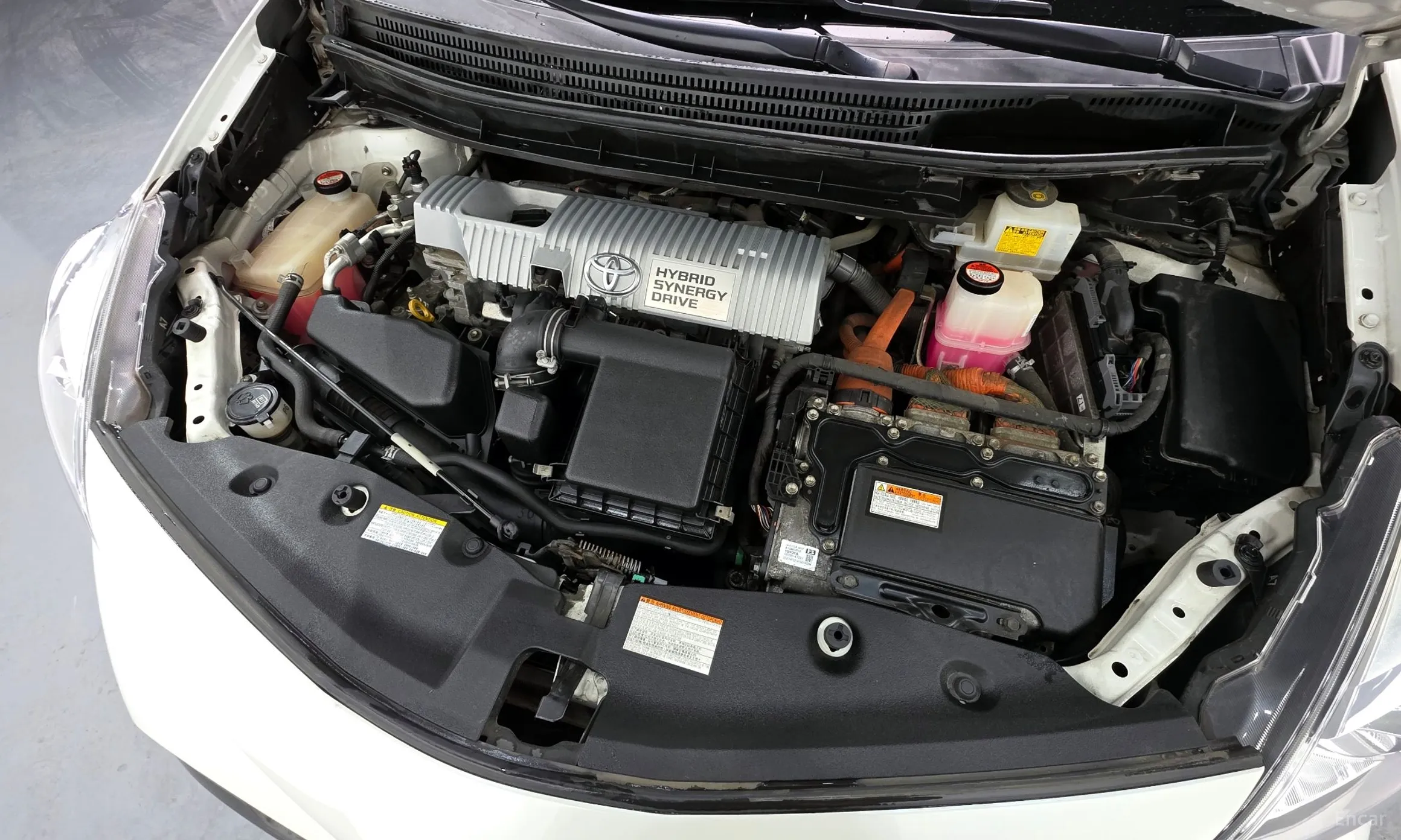 Toyota Prius V превью 6