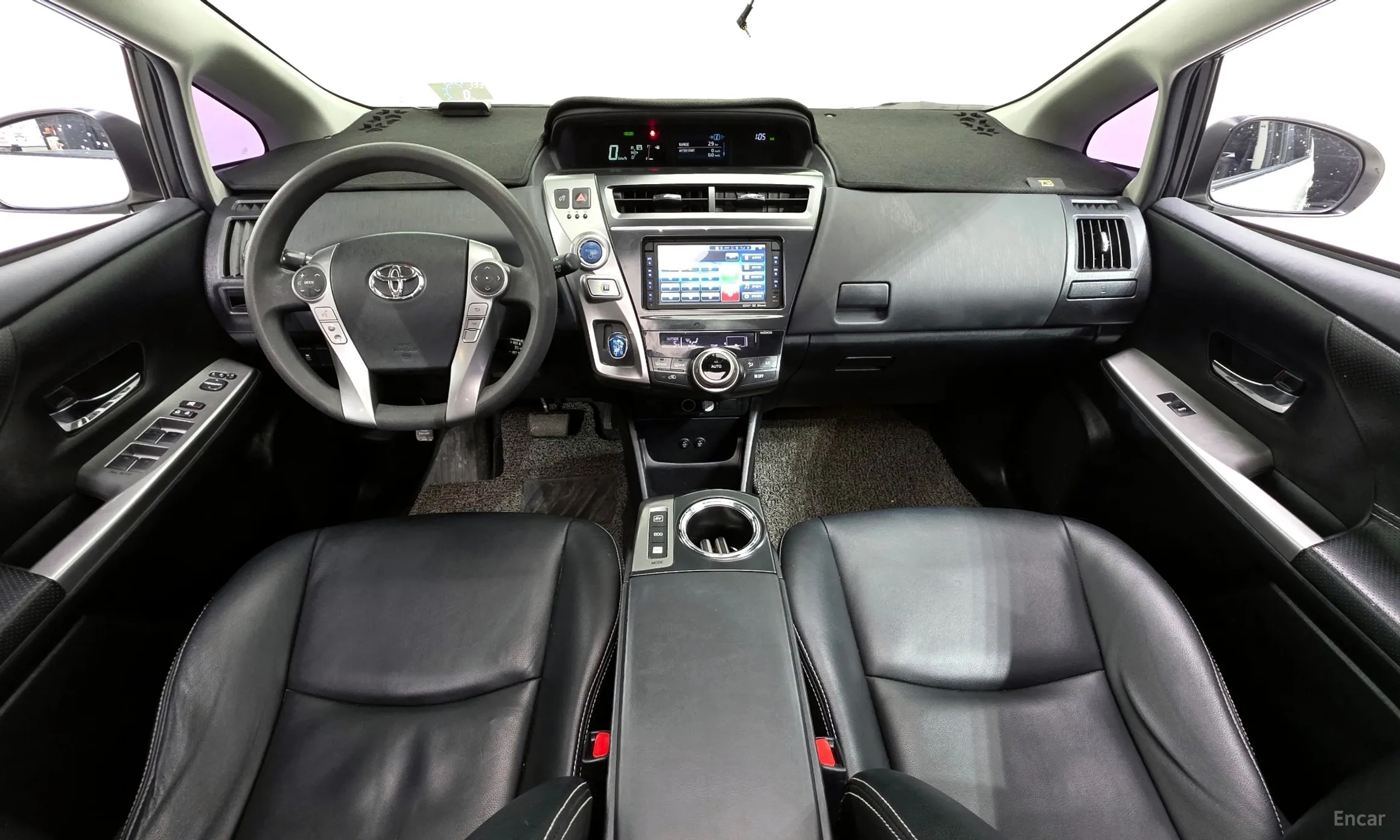 Toyota Prius V превью 7
