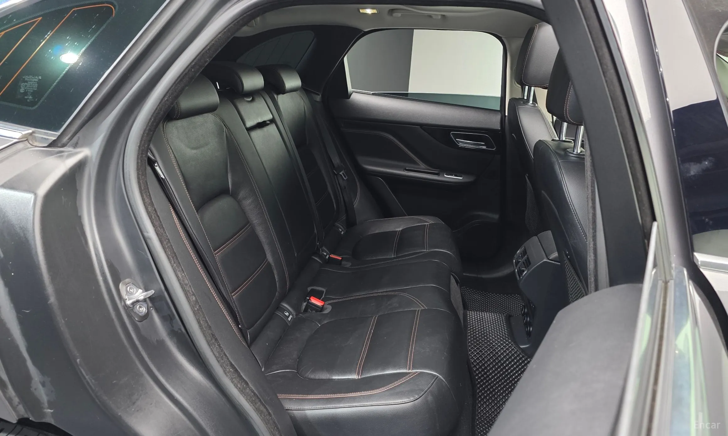 Jaguar F-PACE превью 12