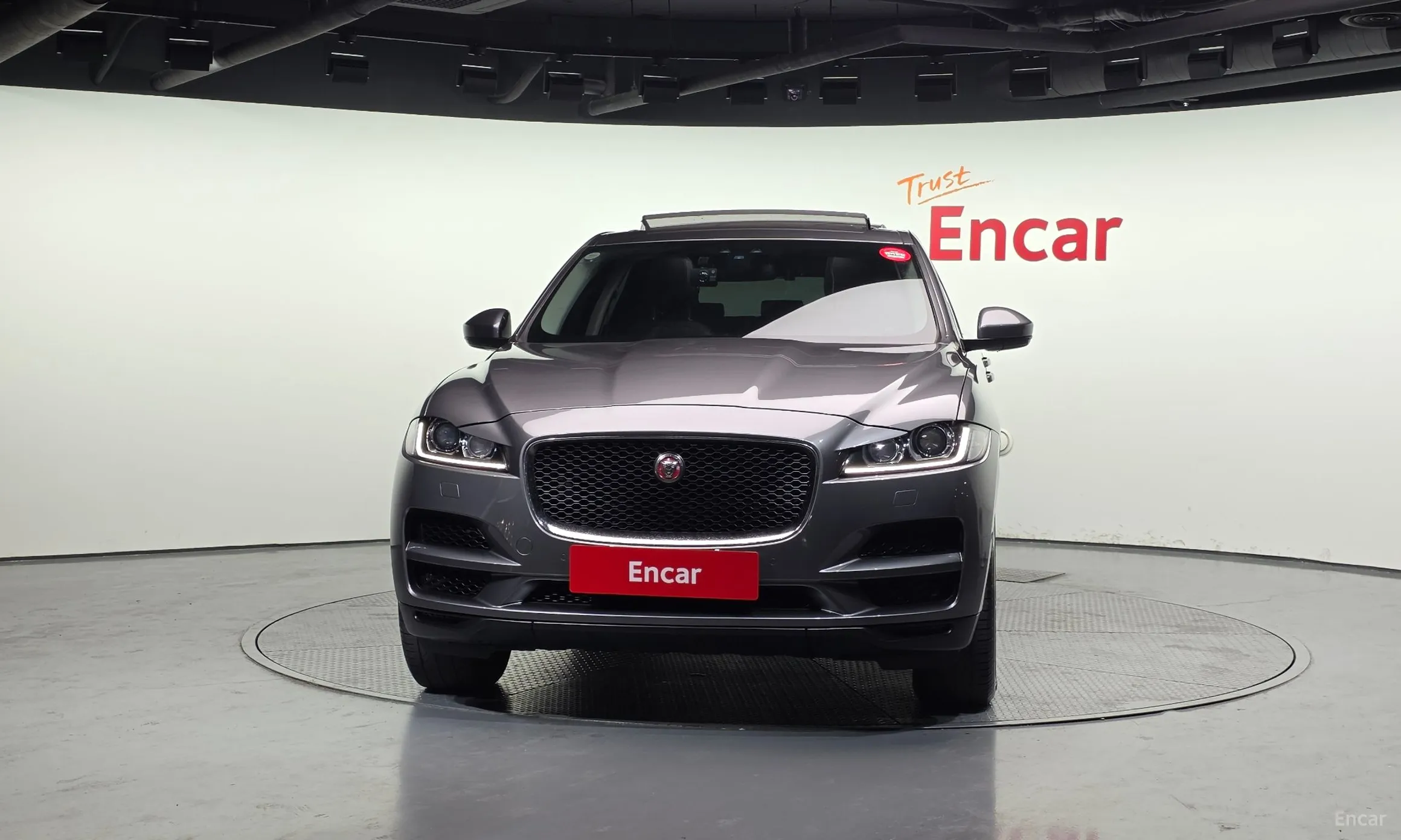 Jaguar F-PACE превью 3