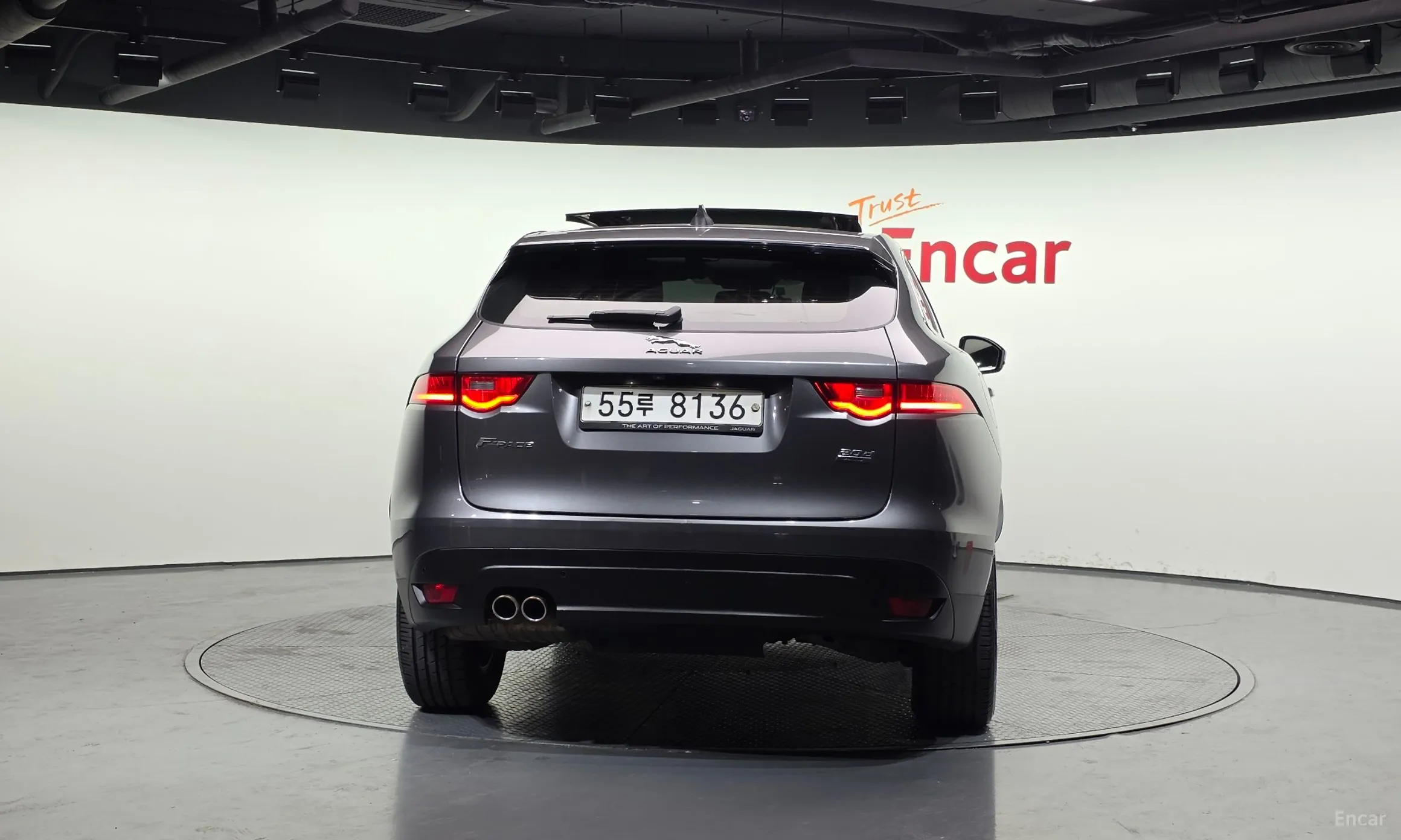 Jaguar F-PACE превью 4