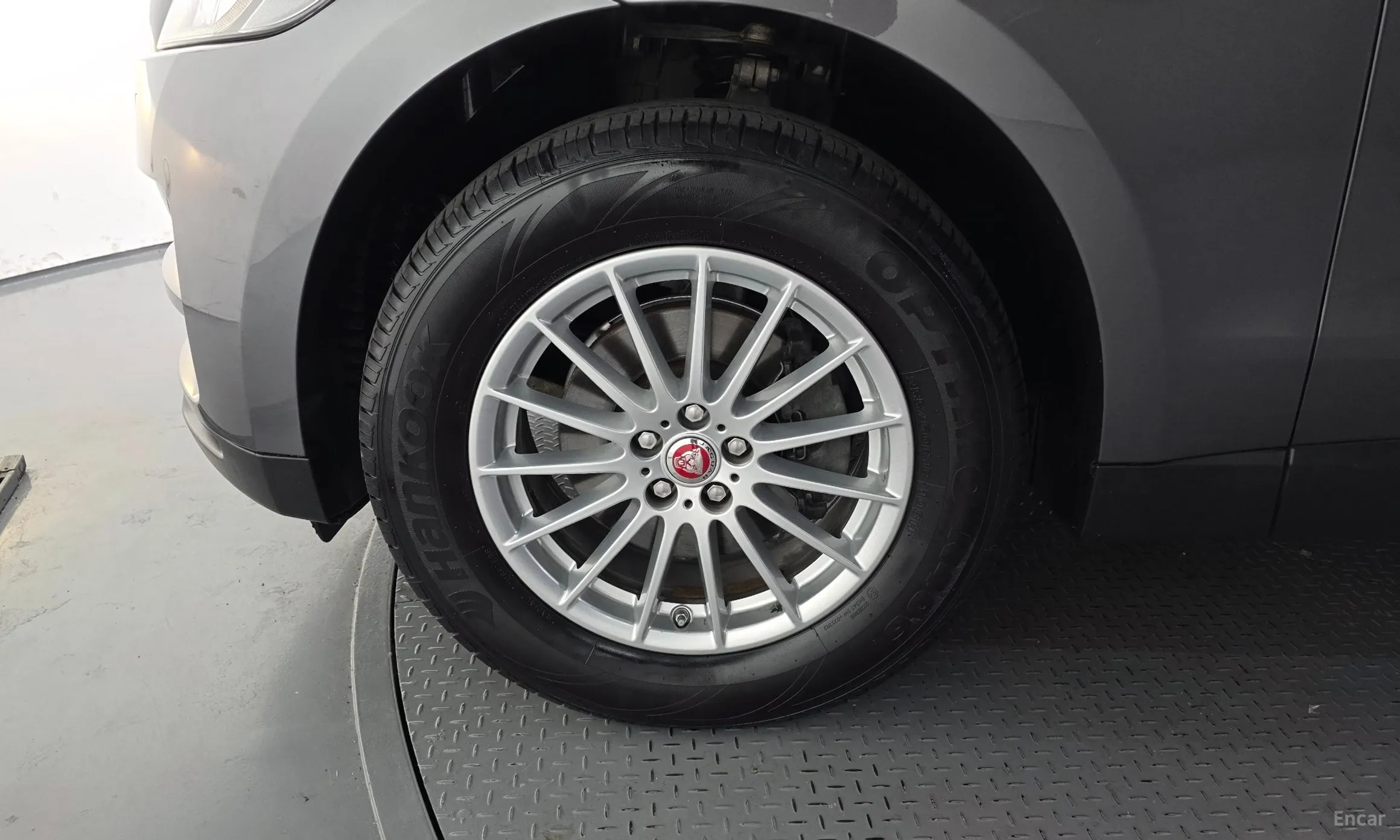 Jaguar F-PACE превью 5
