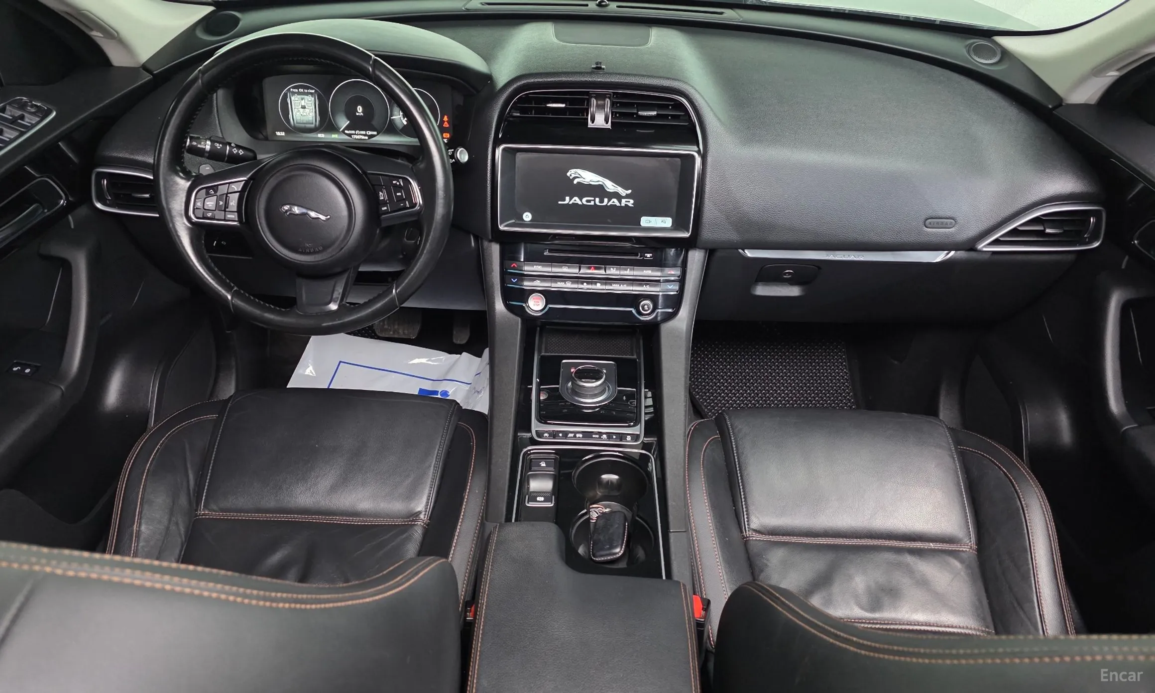 Jaguar F-PACE превью 7