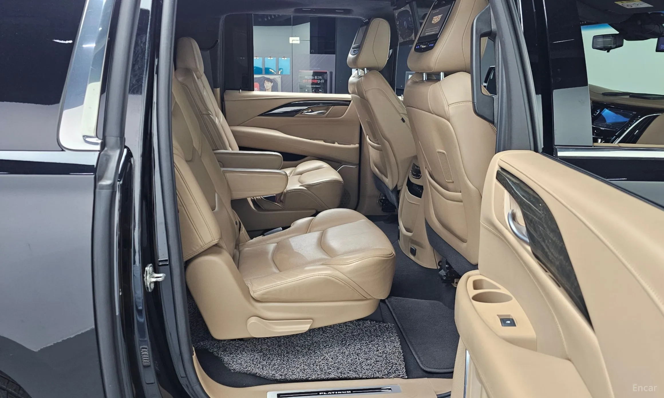 Cadillac Escalade превью 12