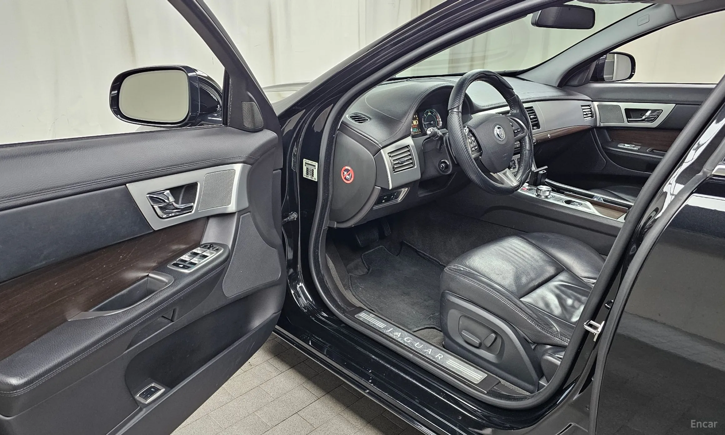 Jaguar New XF превью 10