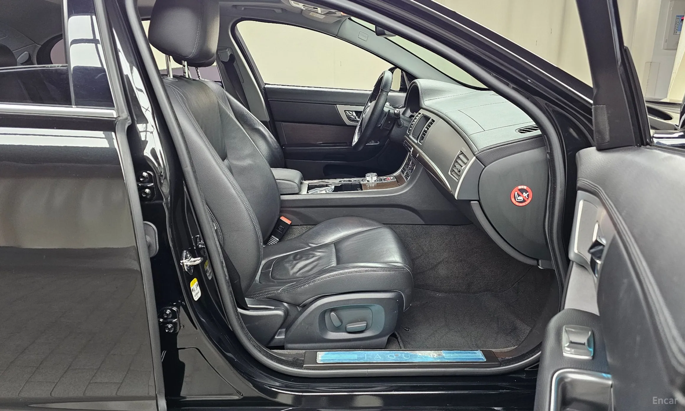 Jaguar New XF превью 11