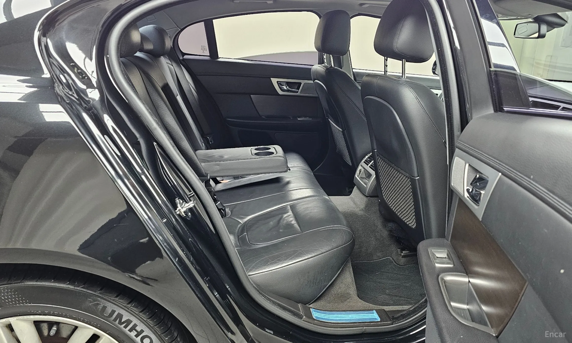 Jaguar New XF превью 12