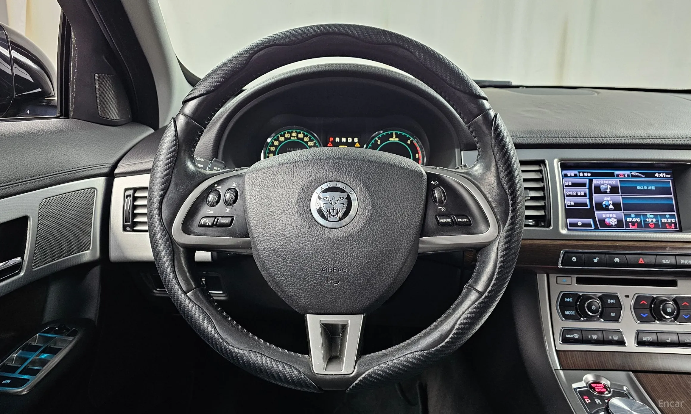 Jaguar New XF превью 13