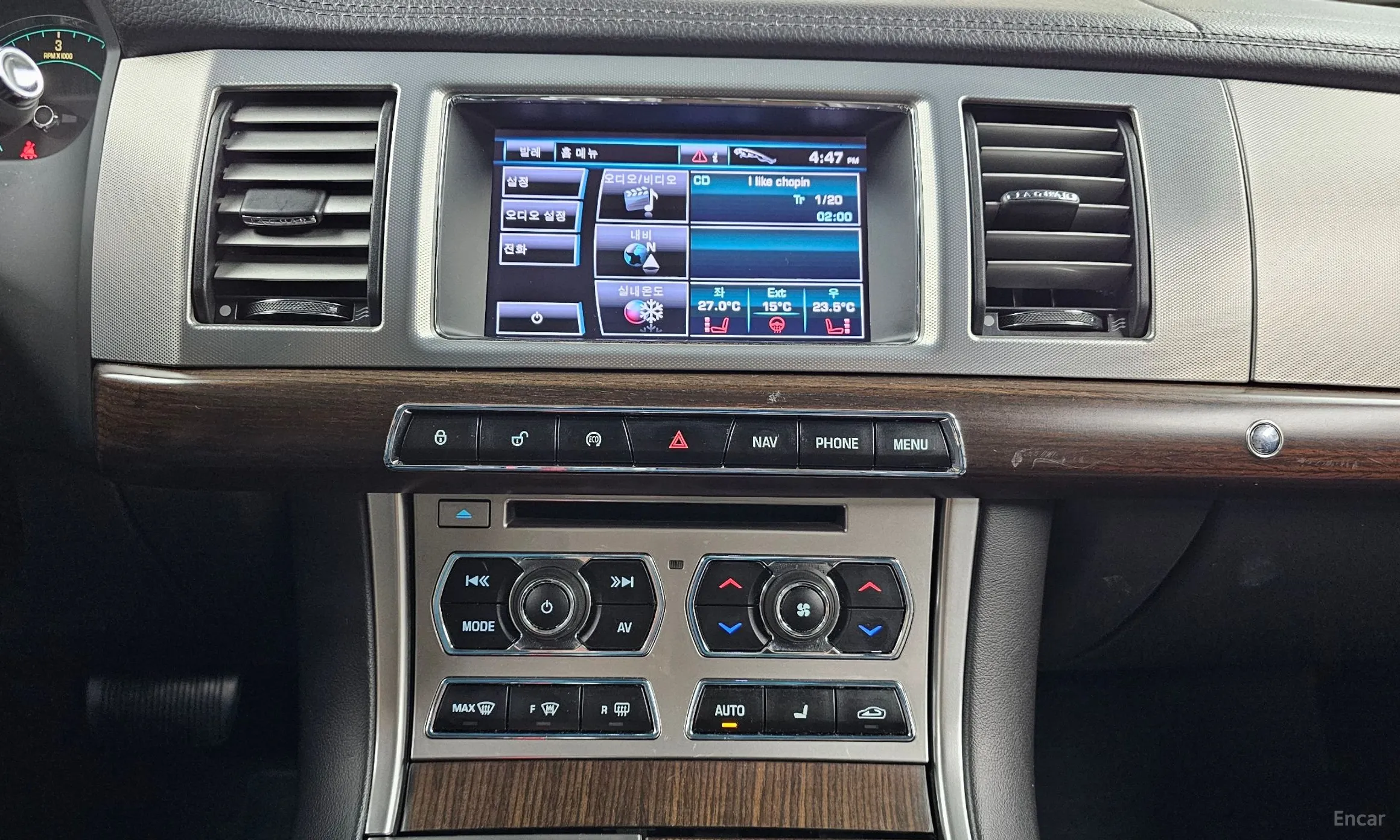 Jaguar New XF превью 16