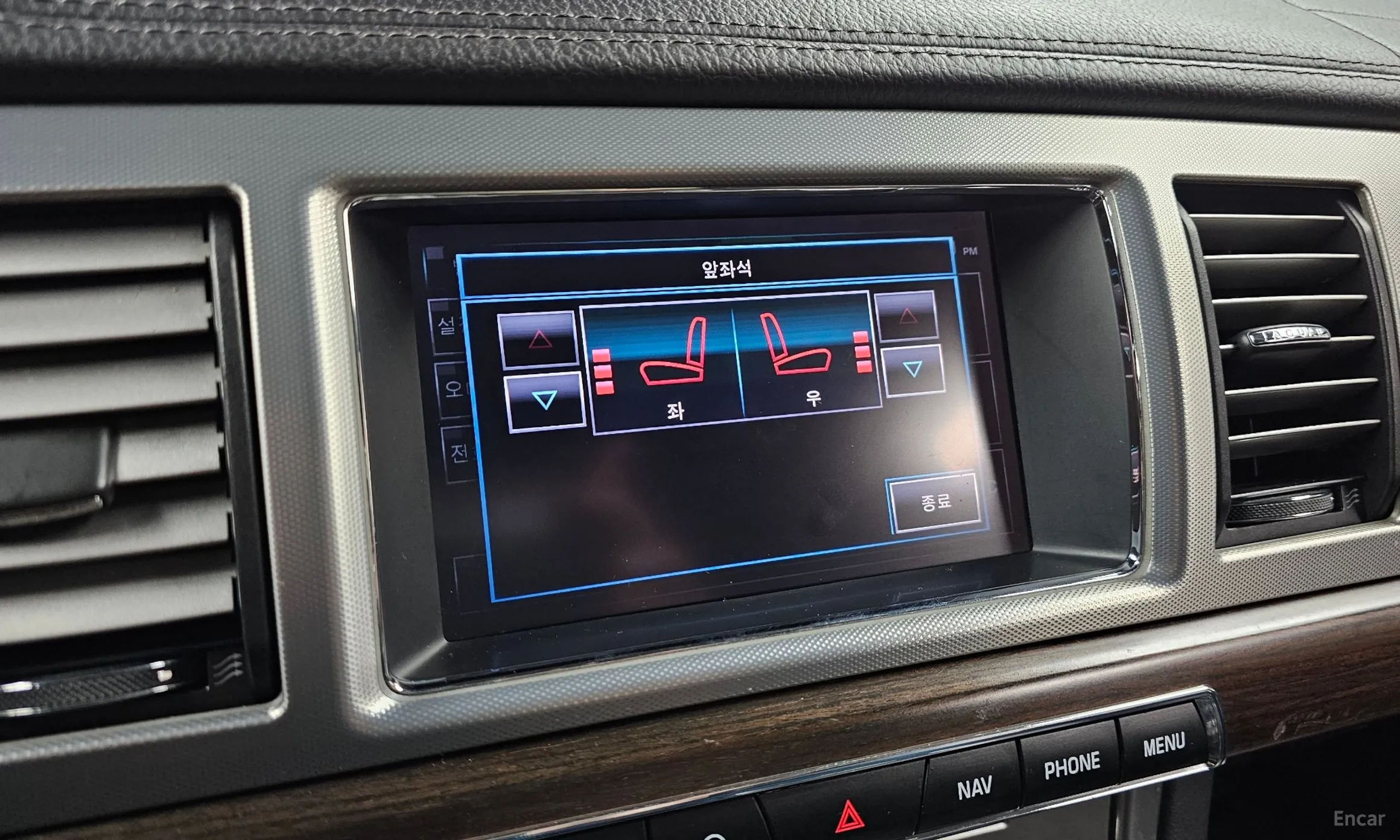 Jaguar New XF превью 17