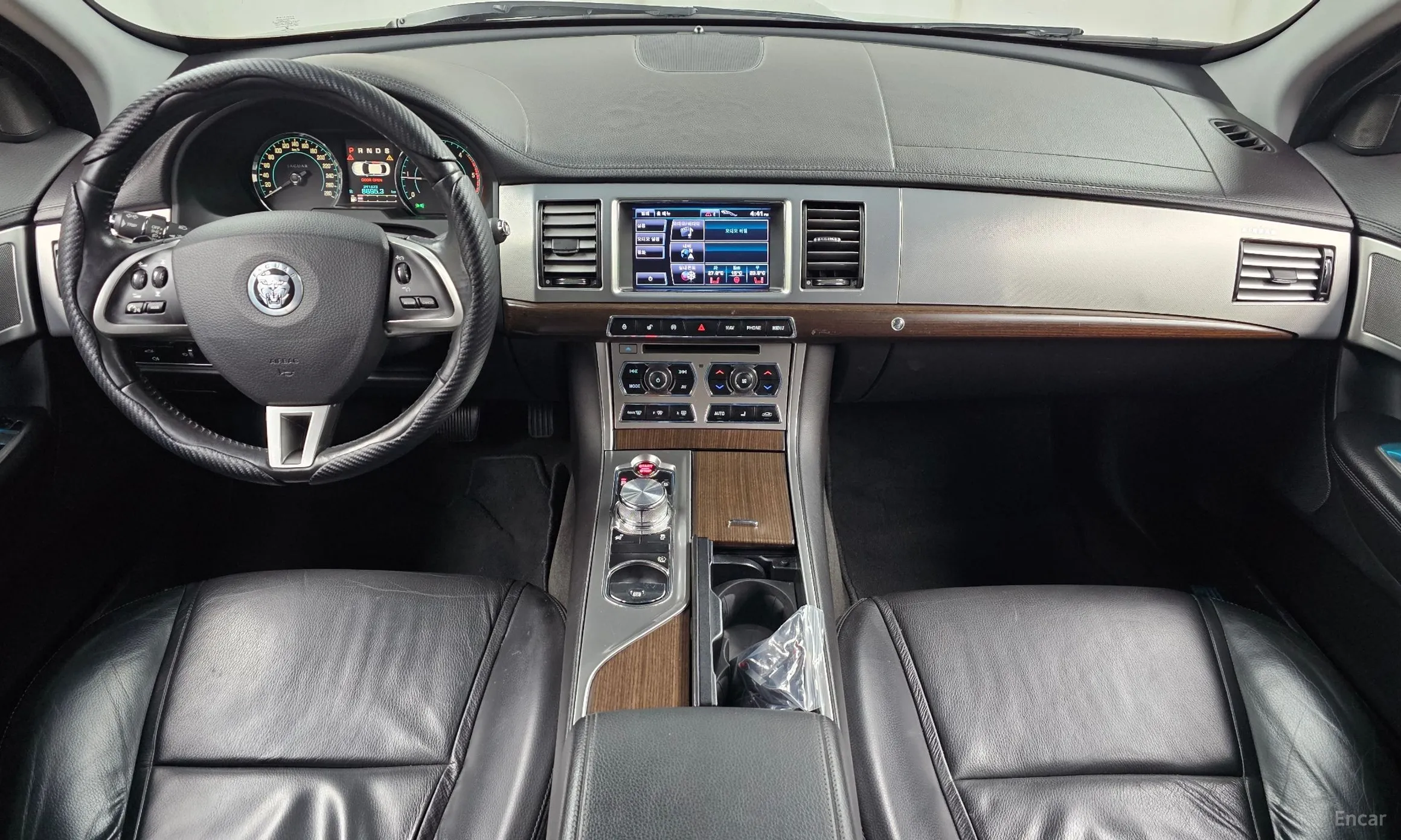 Jaguar New XF превью 7