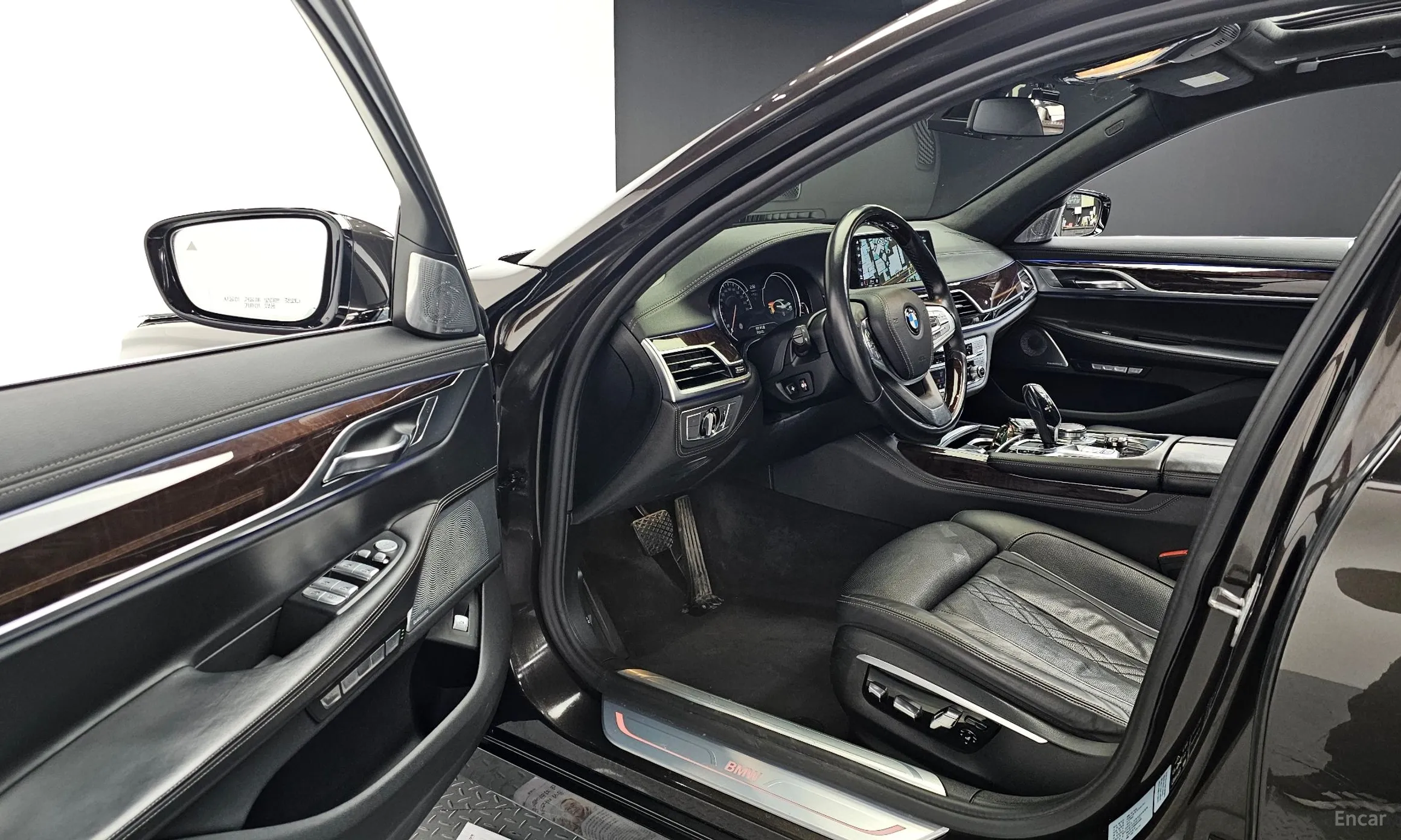 BMW 7 Series (G11) превью 11