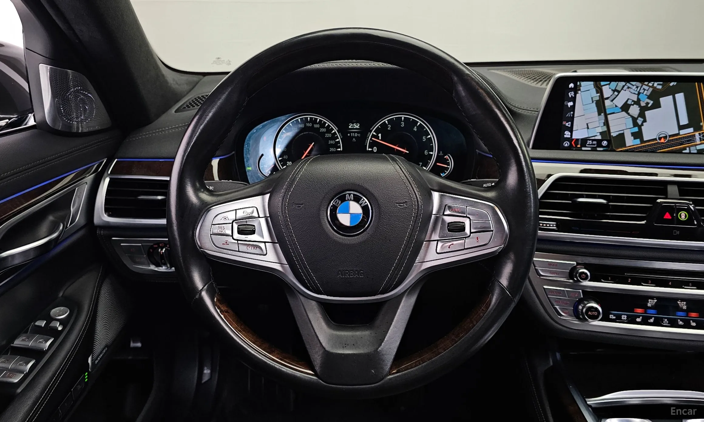 BMW 7 Series (G11) превью 13