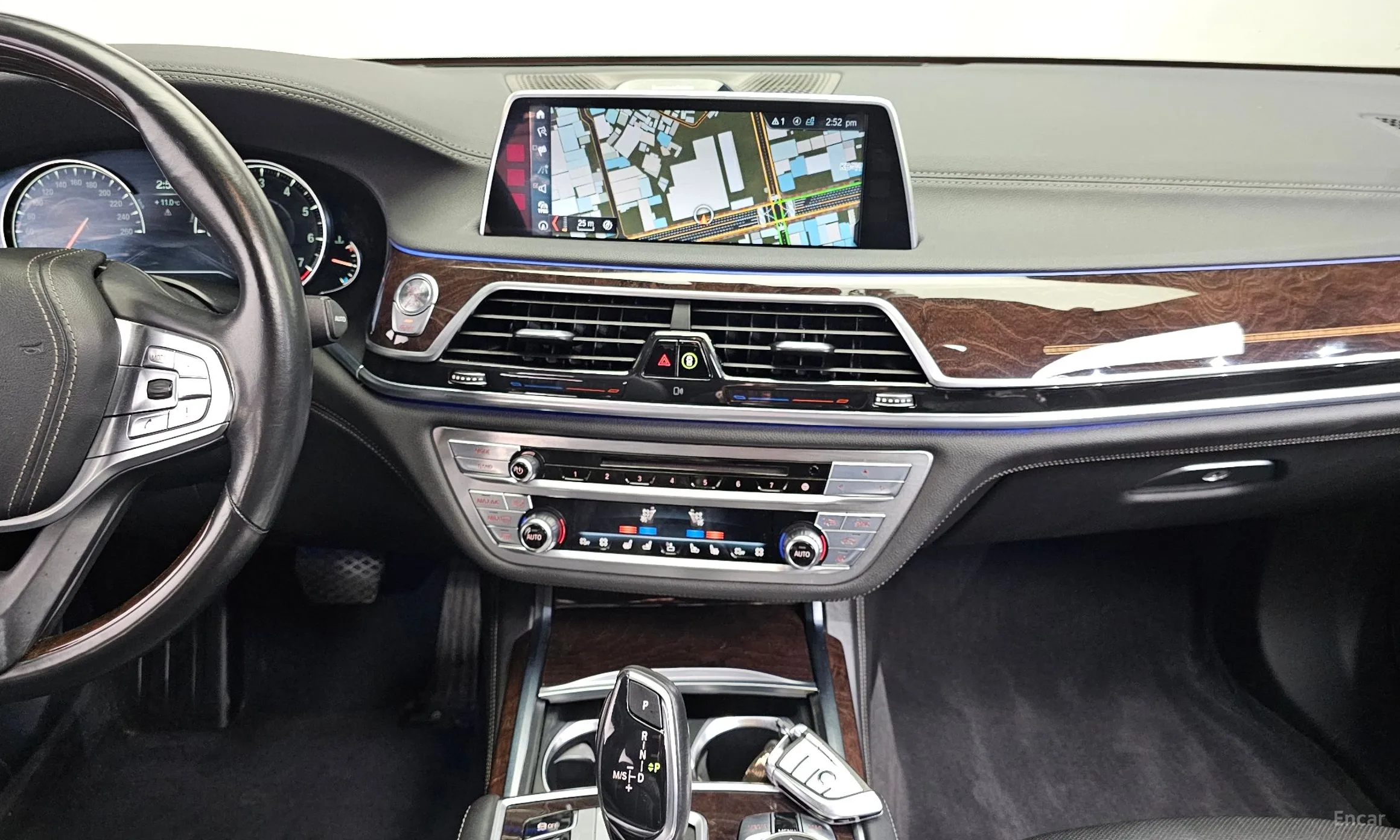 BMW 7 Series (G11) превью 15