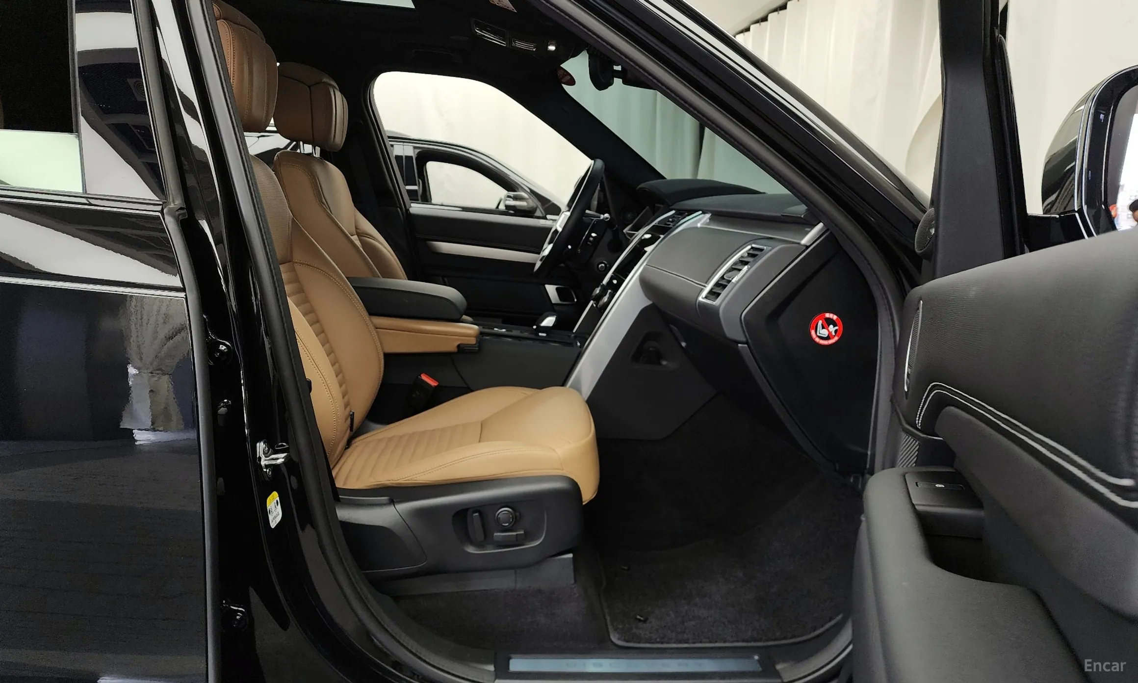 Land Rover Discovery 5 превью 11