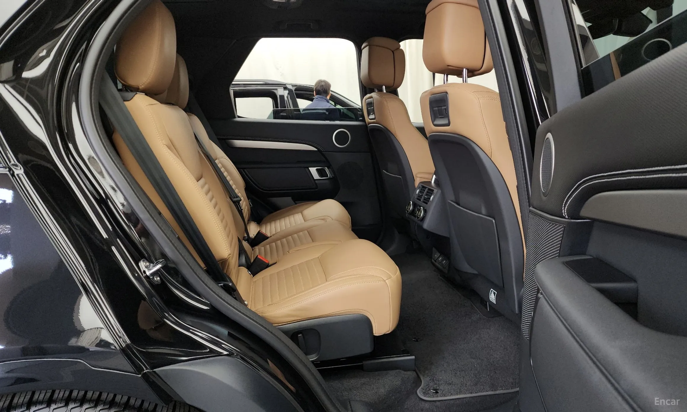 Land Rover Discovery 5 превью 12