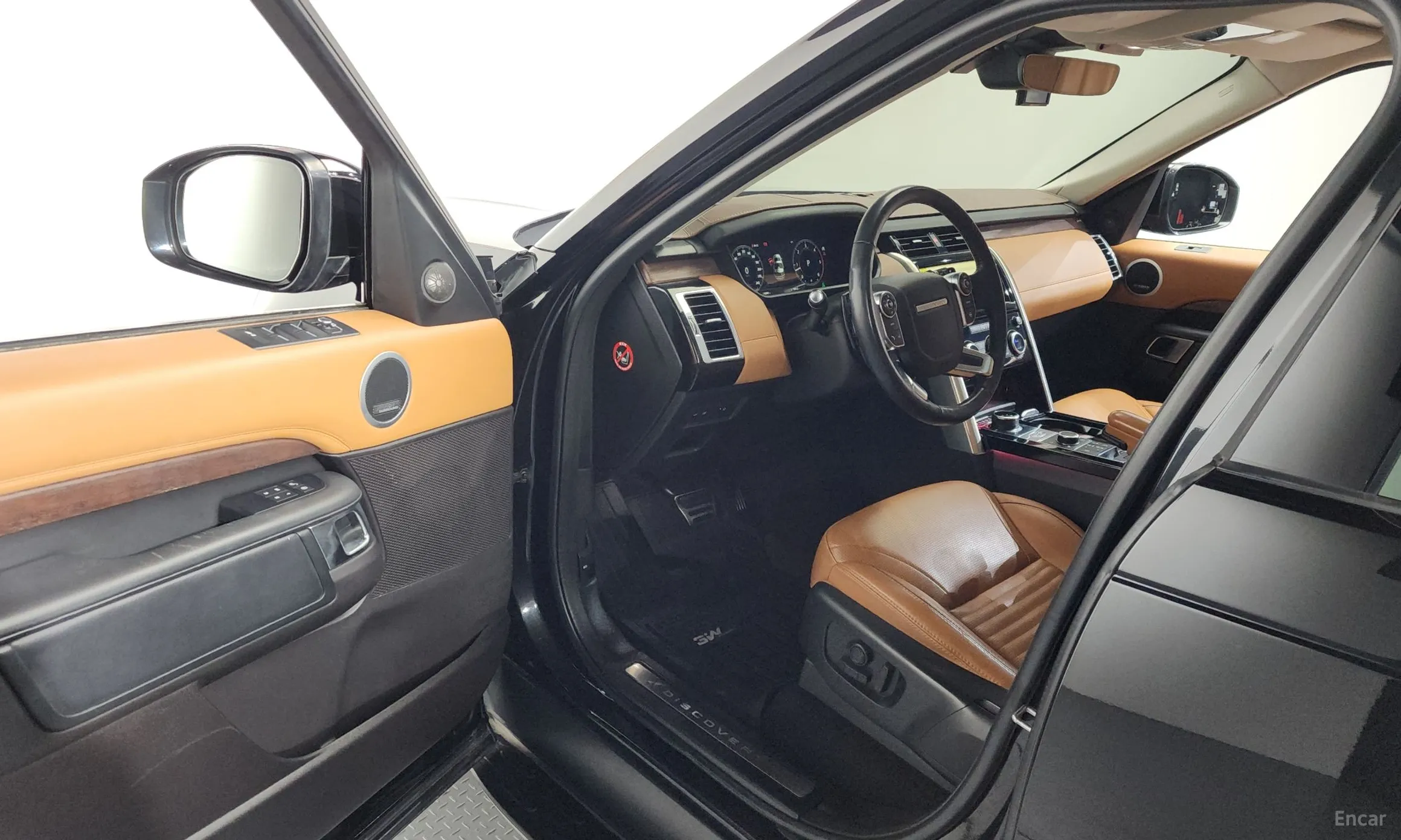 Land Rover Discovery 5 превью 10