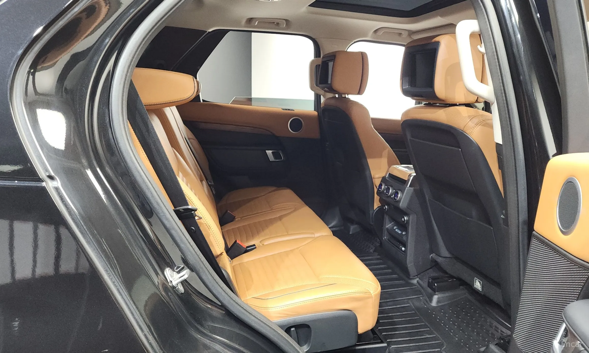 Land Rover Discovery 5 превью 12