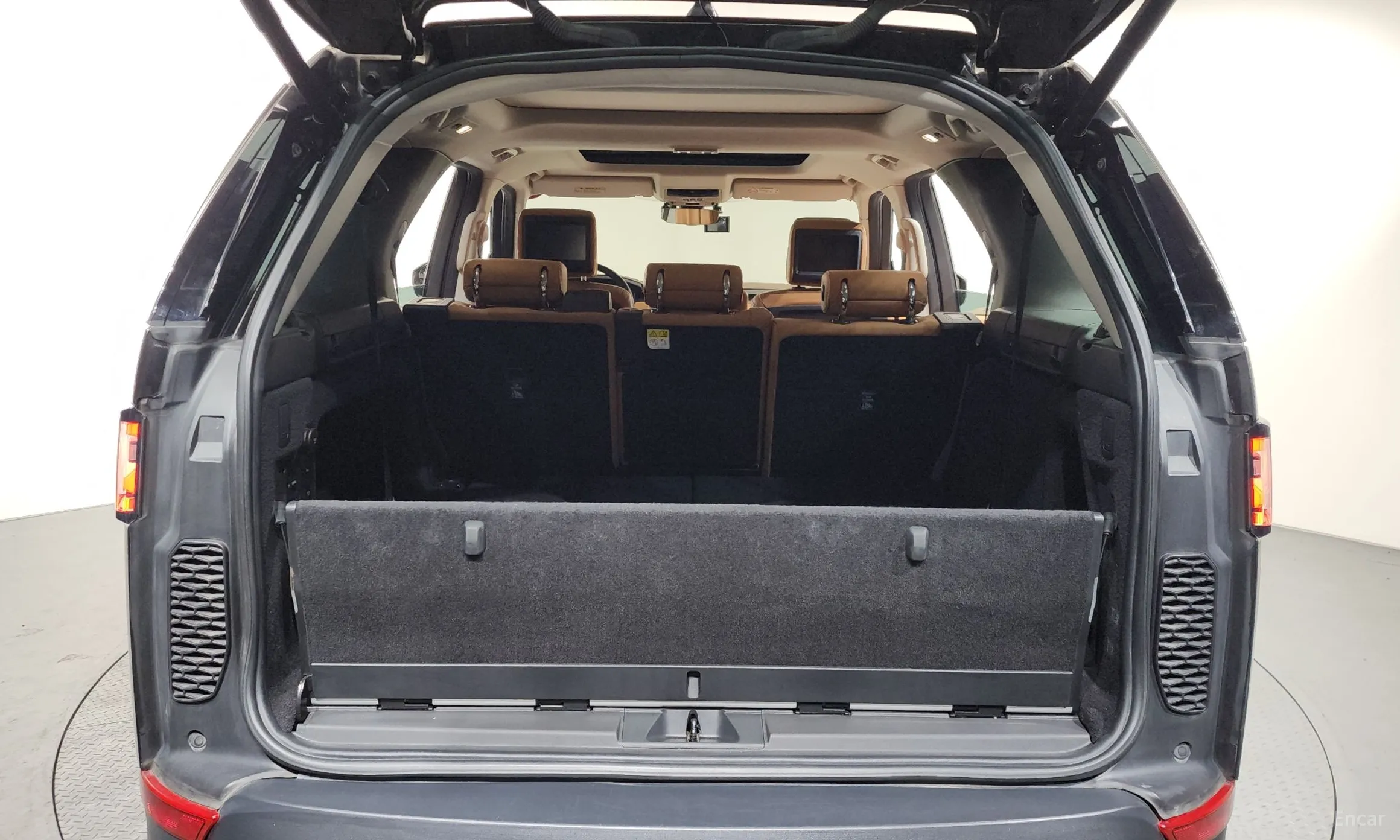 Land Rover Discovery 5 превью 20
