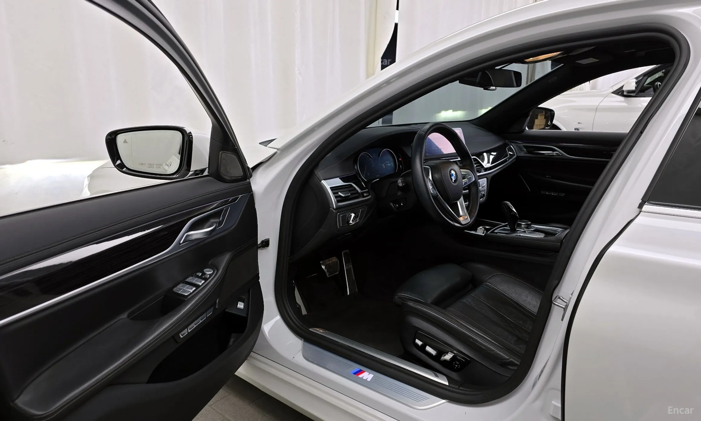 BMW 7 Series (G11) превью 10
