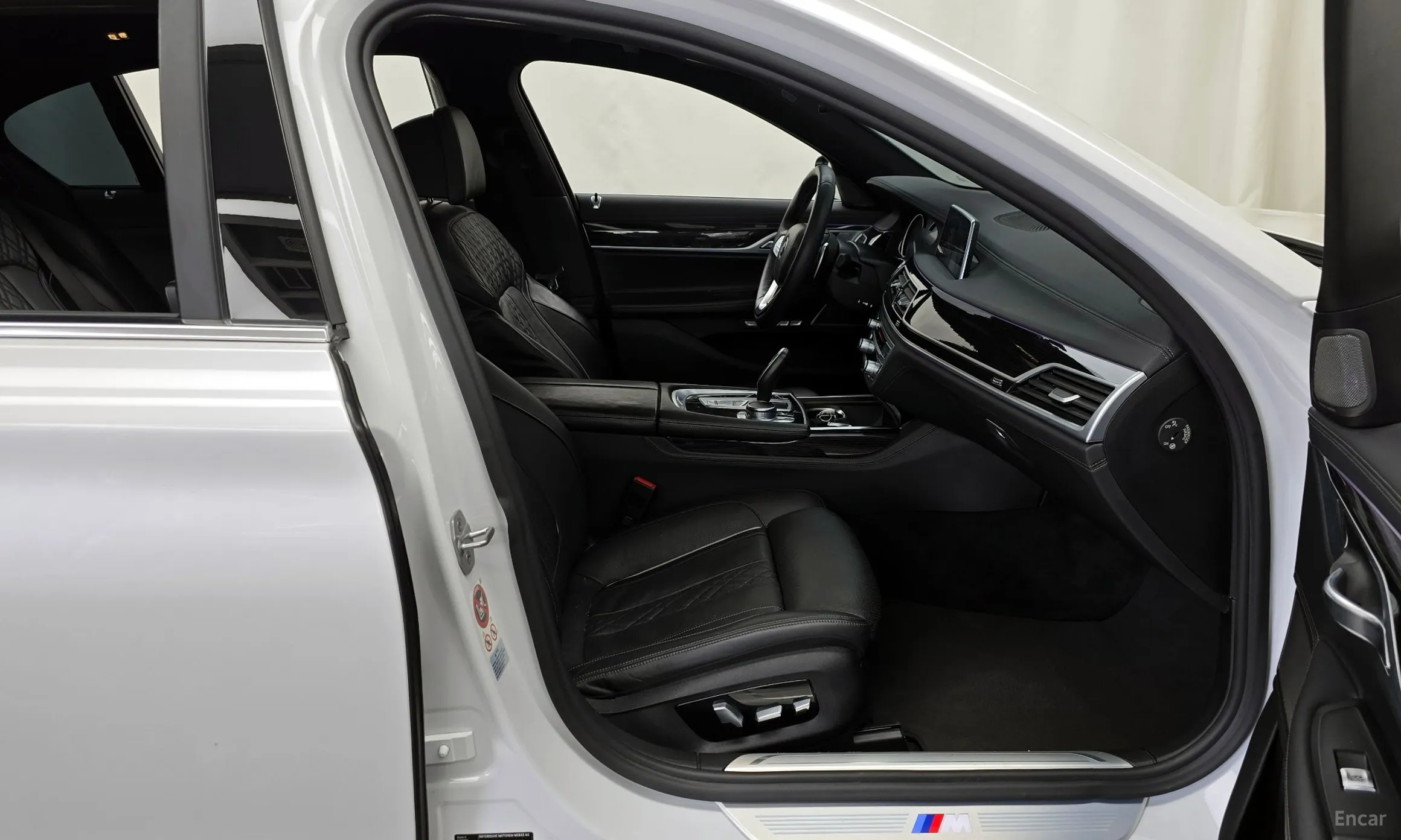 BMW 7 Series (G11) превью 11
