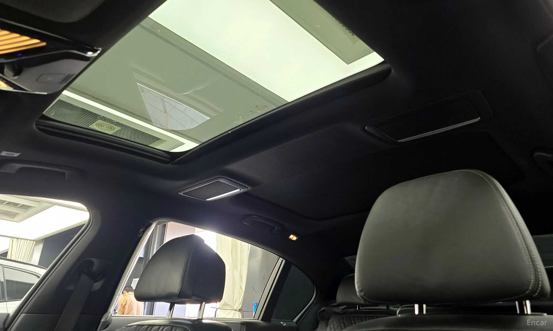 BMW 7 Series (G11) превью 19