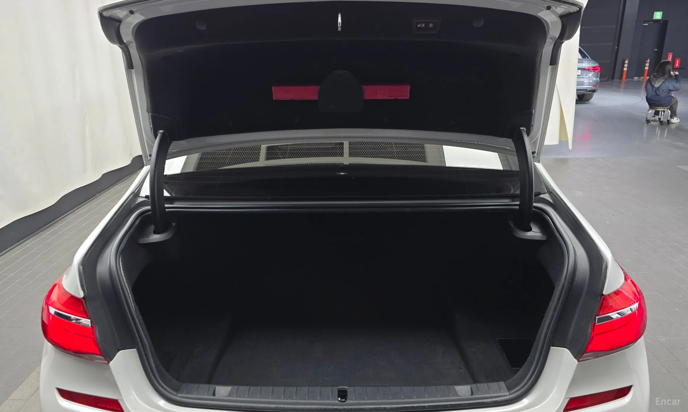 BMW 7 Series (G11) превью 20