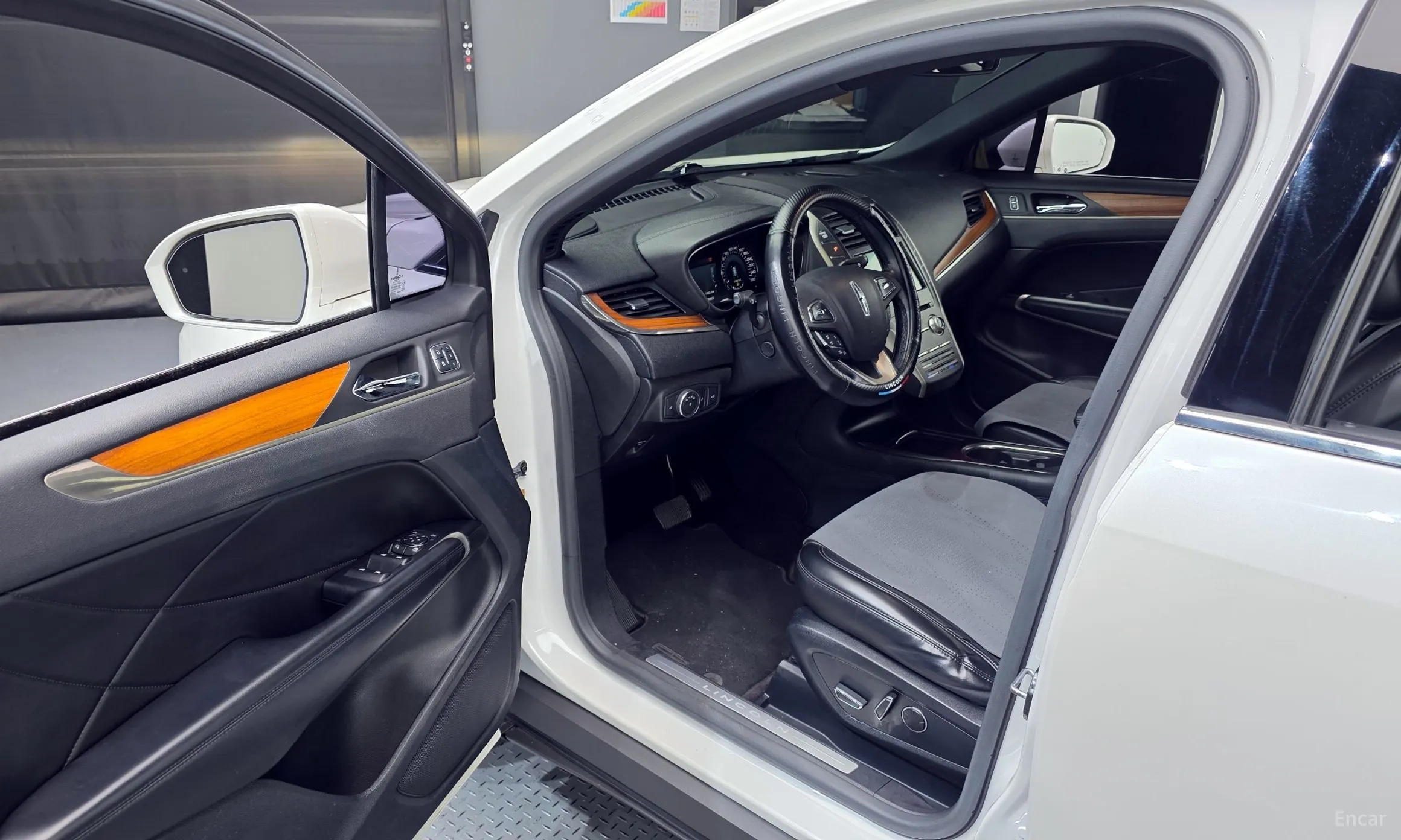 Lincoln MKC превью 10