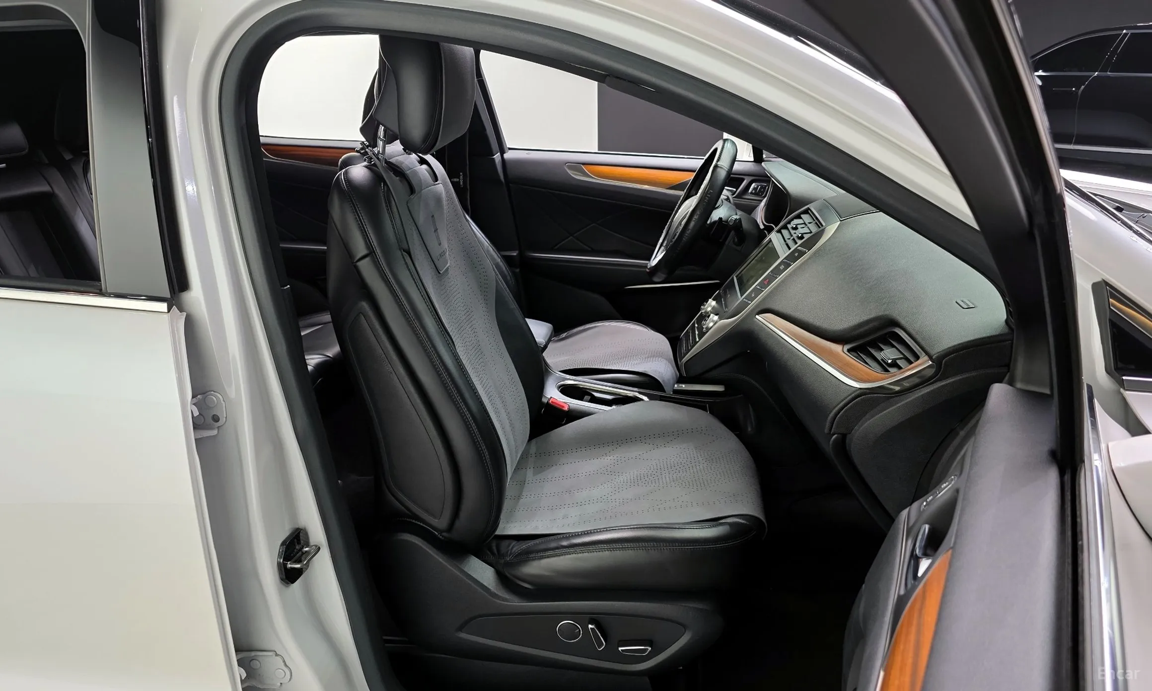 Lincoln MKC превью 12