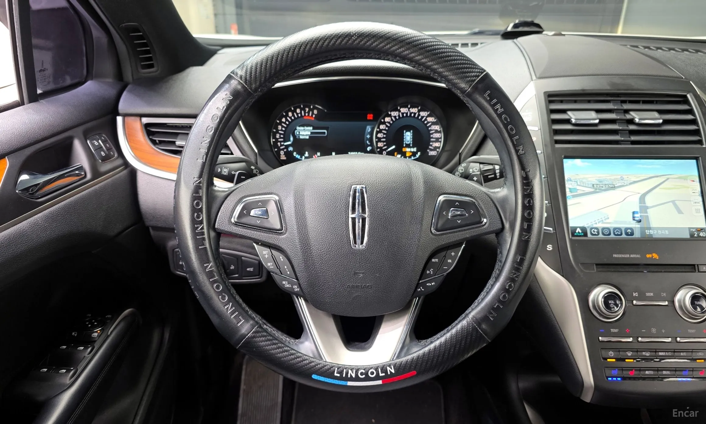 Lincoln MKC превью 13