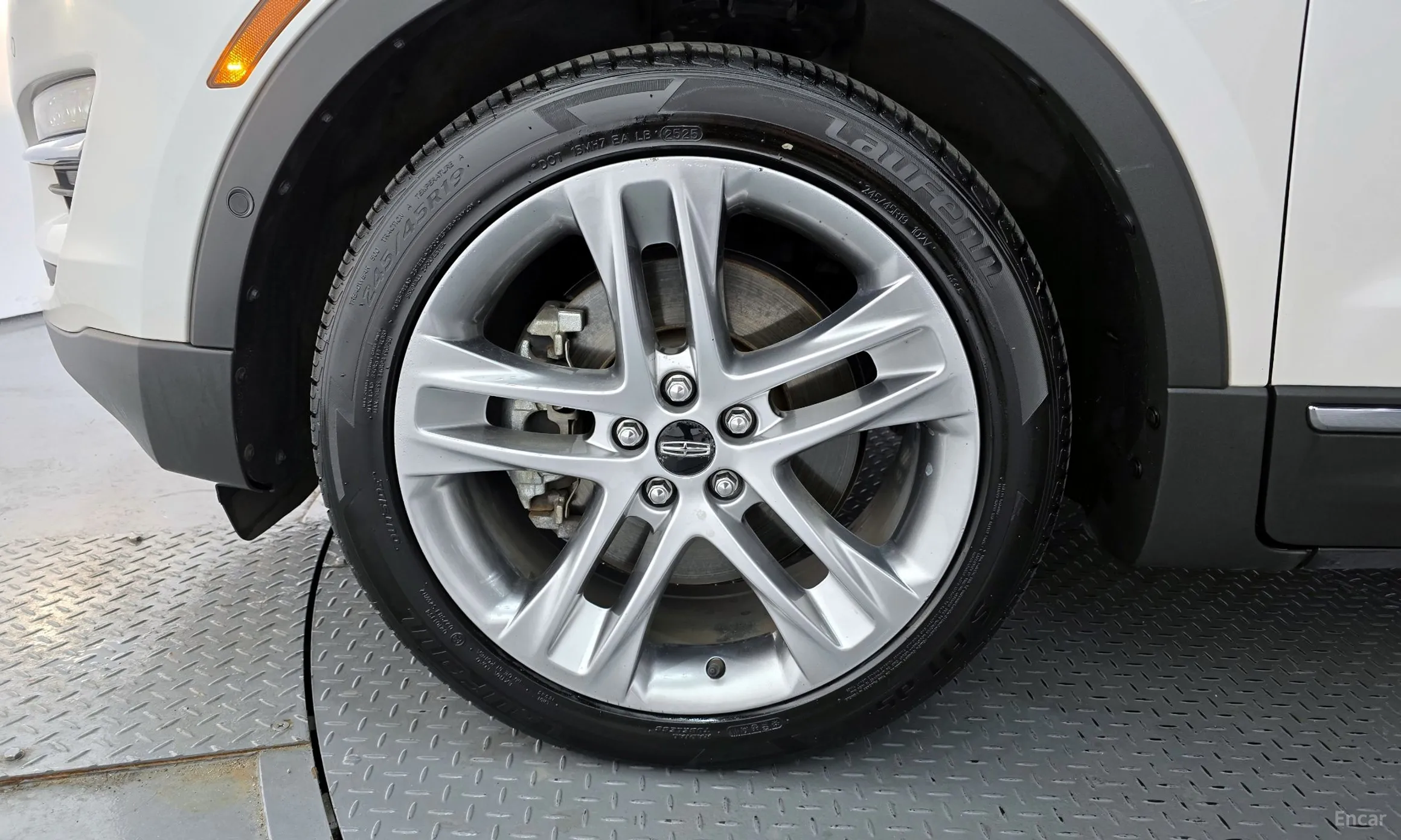Lincoln MKC превью 5