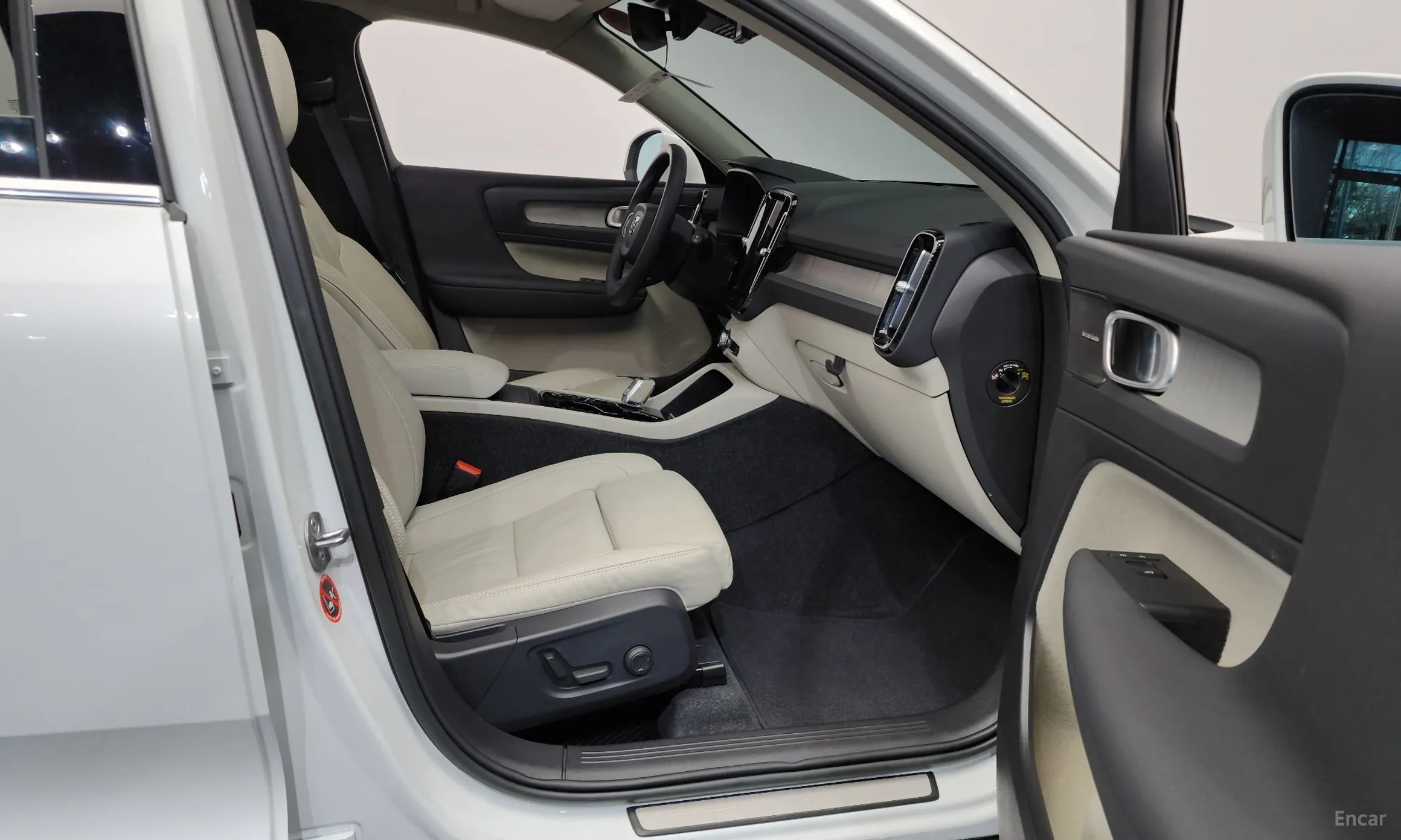 Volvo XC40 превью 11