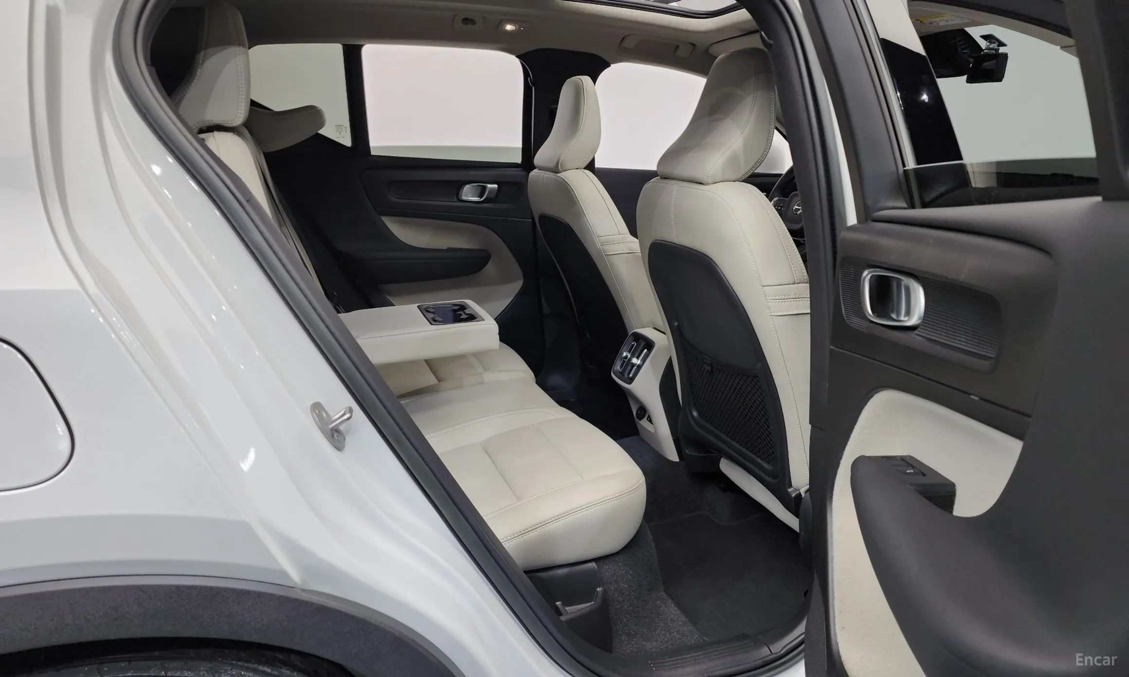 Volvo XC40 превью 12