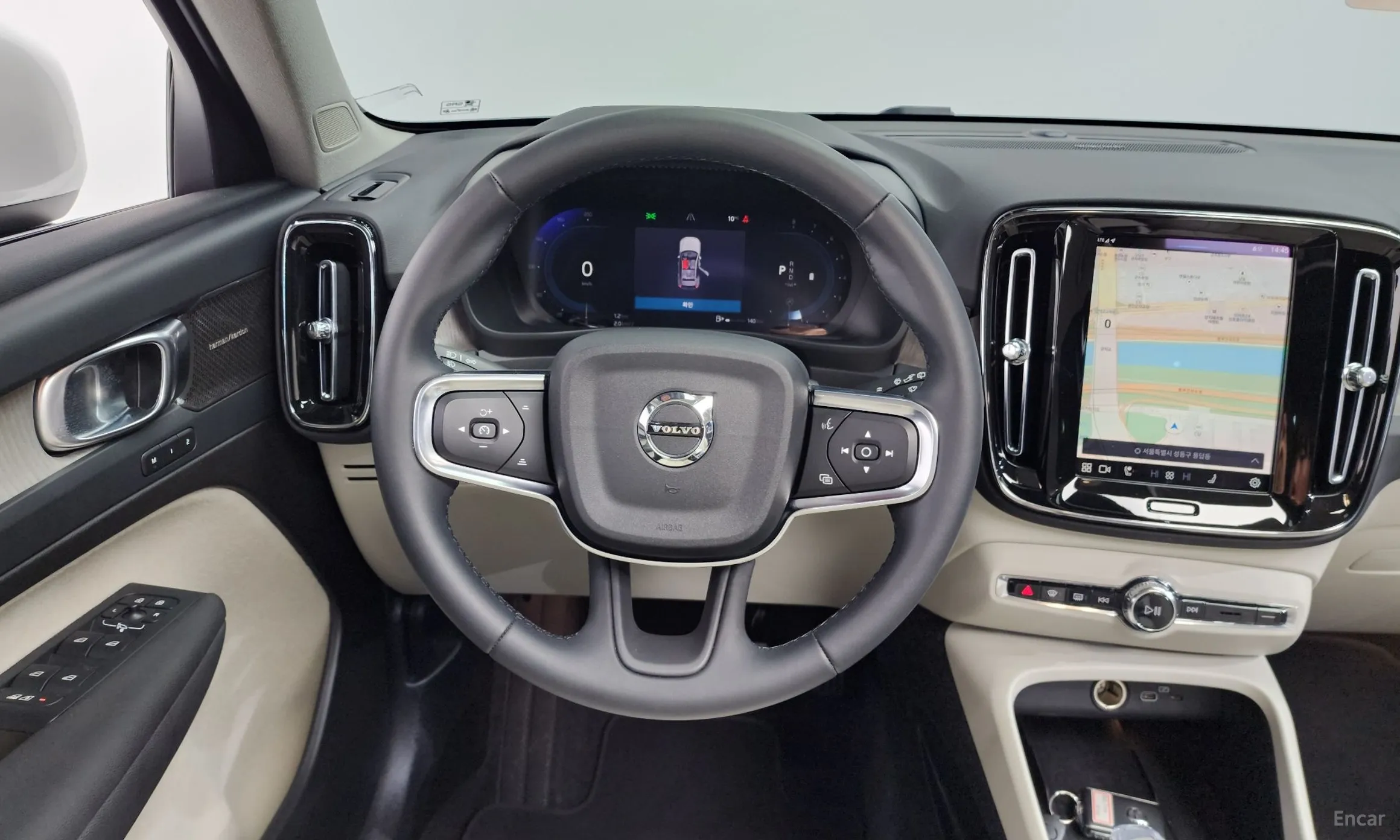 Volvo XC40 превью 13
