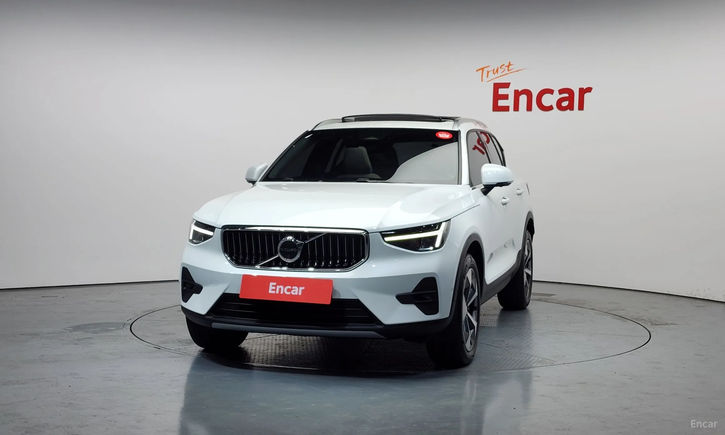 Volvo XC40 превью 3