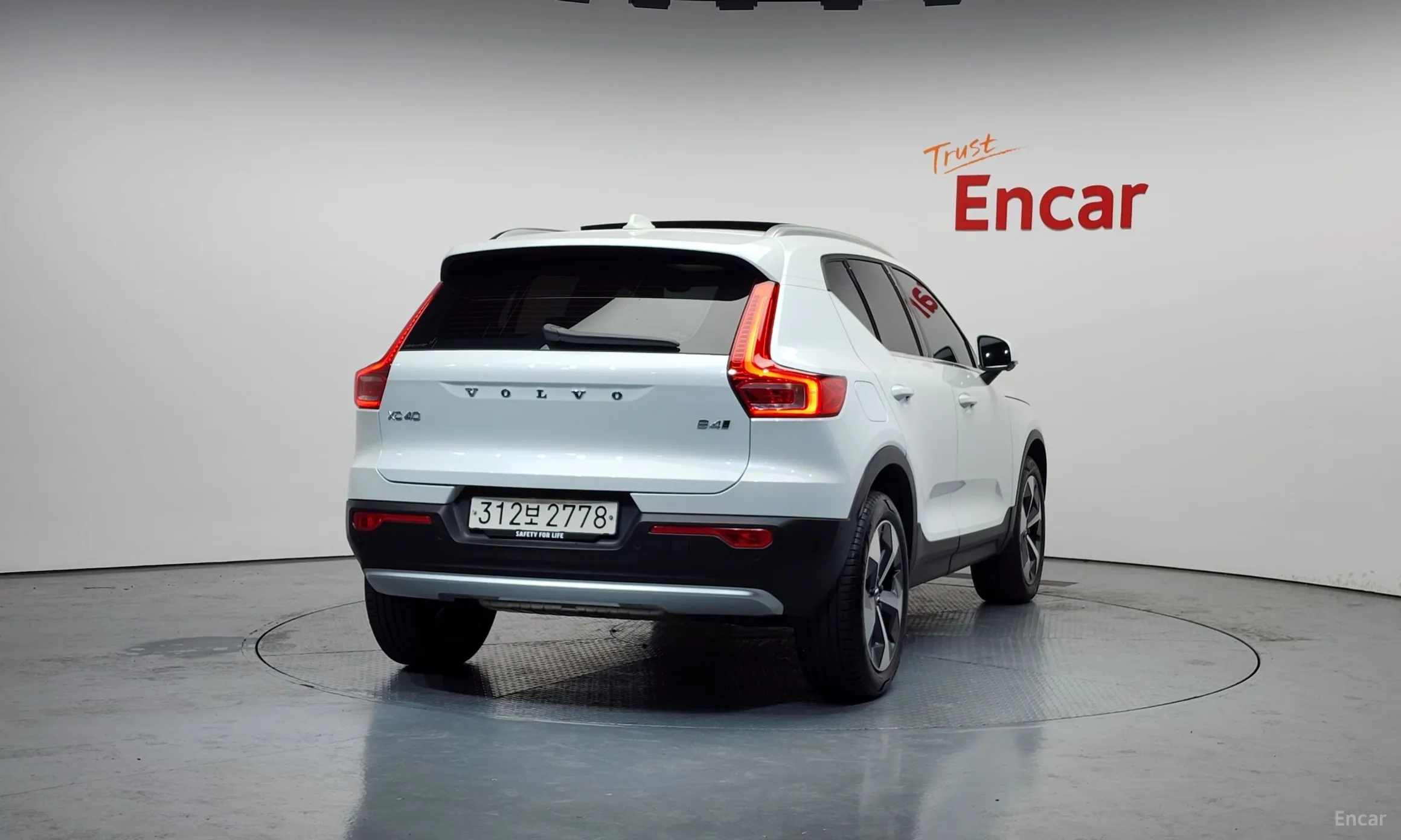 Volvo XC40 превью 4