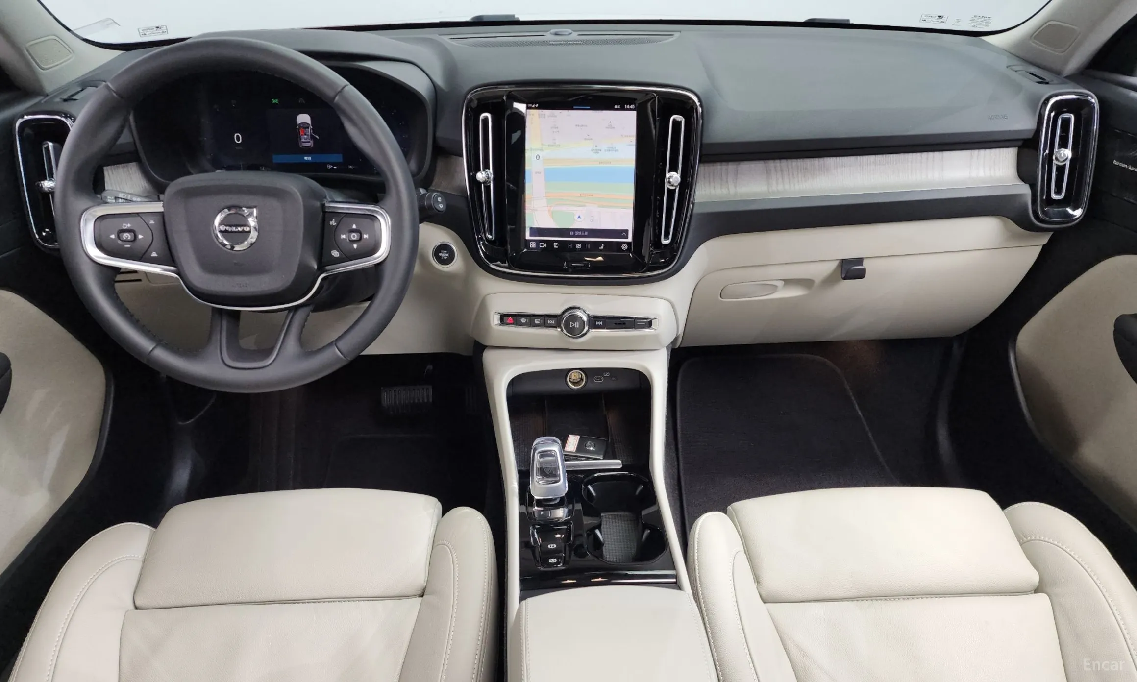 Volvo XC40 превью 7