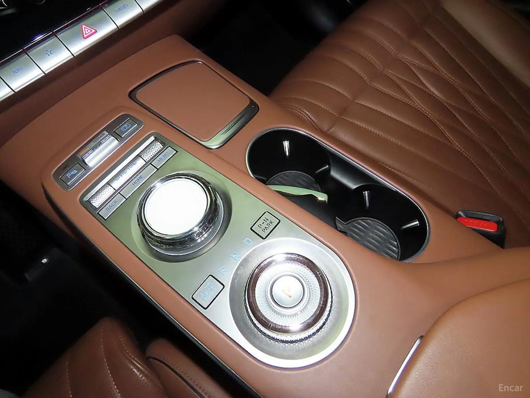 Genesis GV70 превью 12